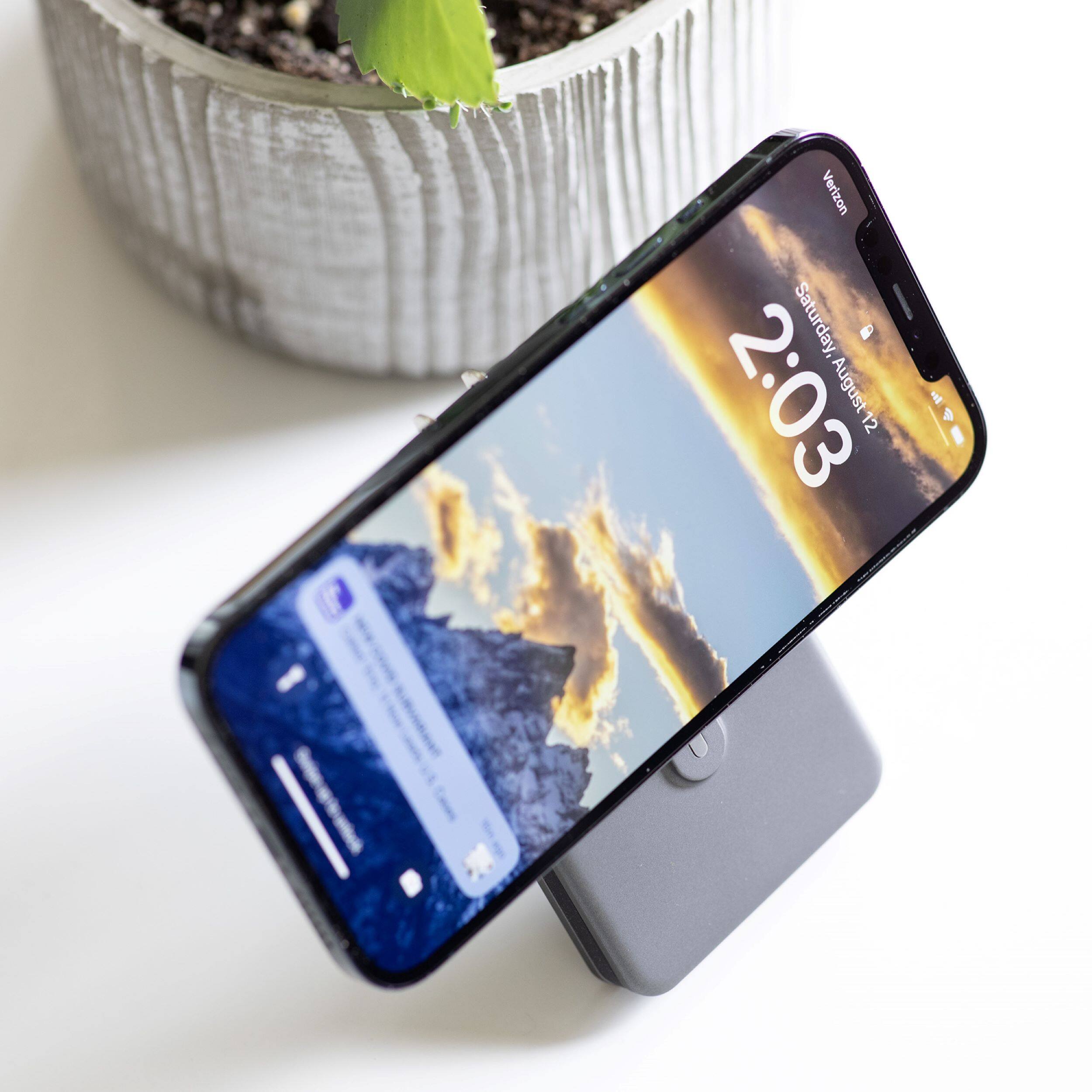 Alt View 14. myCharge - MAGLOCK HUB+ 5,000mAh All-In-One Wireless Charger - Black.