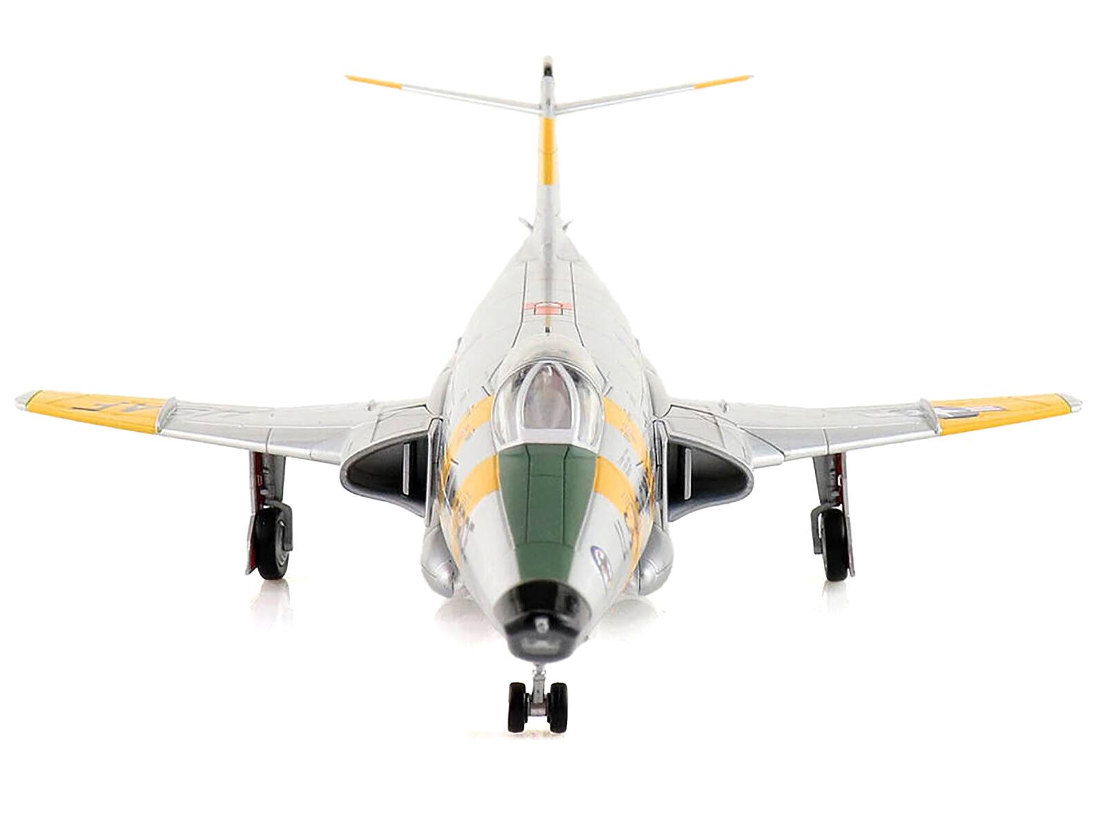 Alt View 1. Hobby Master - McDonnell RF-101C Voodoo 363rd TRW Operation Sun Run 1957 United States Air Force Air Power Series Fighter 1/72 - Silver, Yellow.