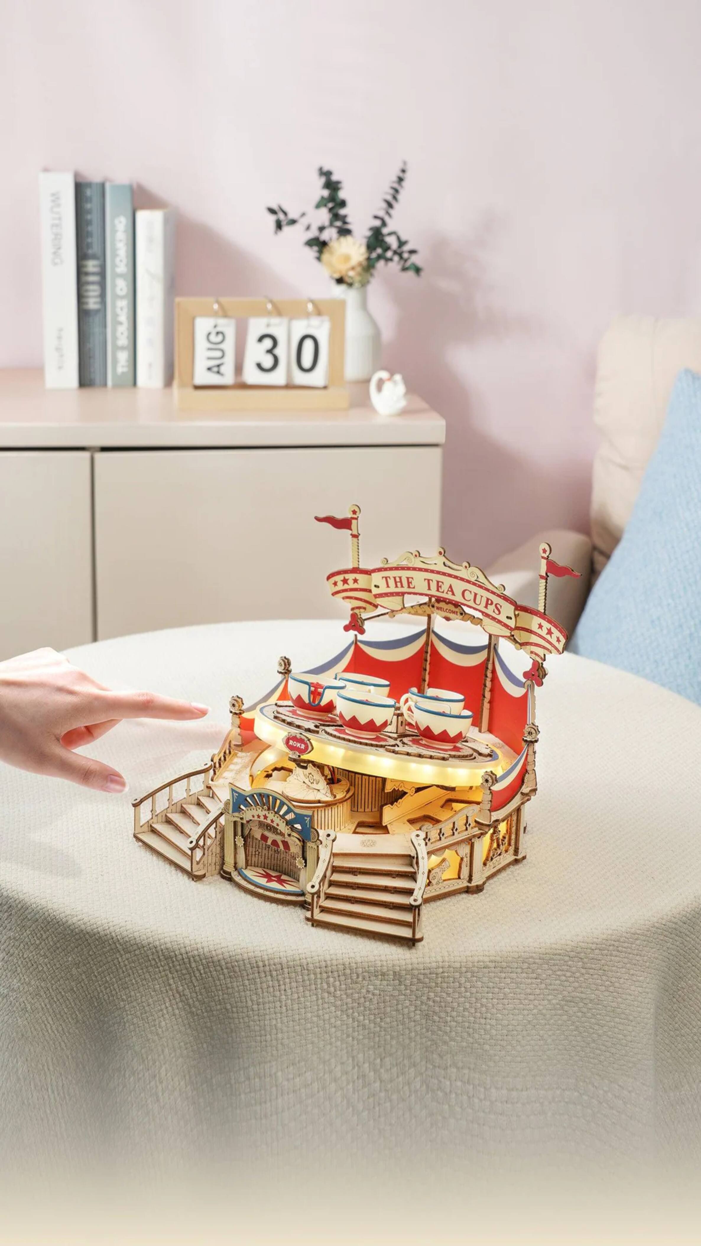 WUTERING HOIH SOAKING OF IDAJOE THE AUG 30 THE TEA CUPS *** ROKE *** SN