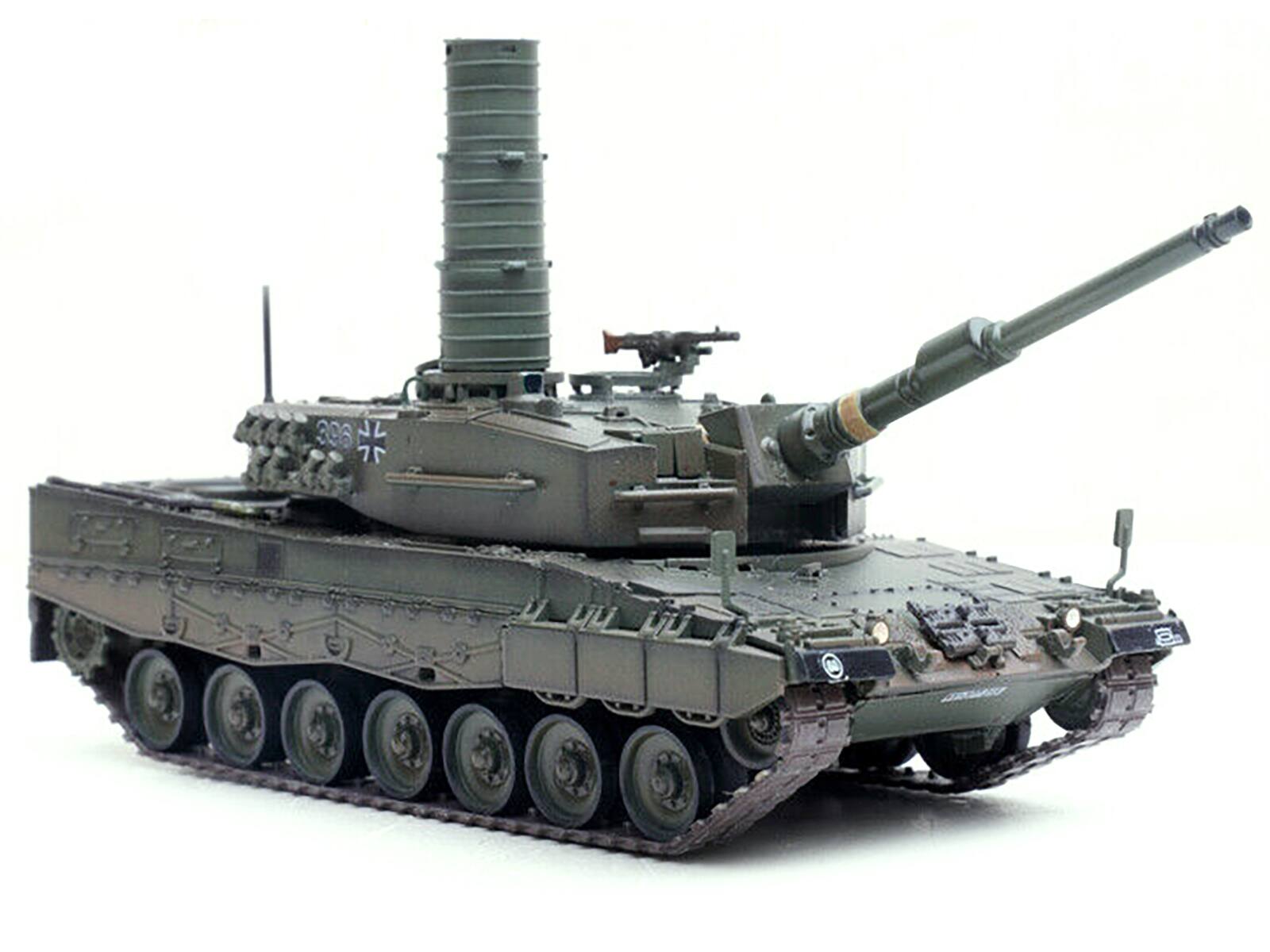 Left. Panzerkampf - Leopard 2A4 Main Battle Tank with Snorkel "Green Camouflage" German Army "Armor Premium" Series 1/72 - Green Camouflage.