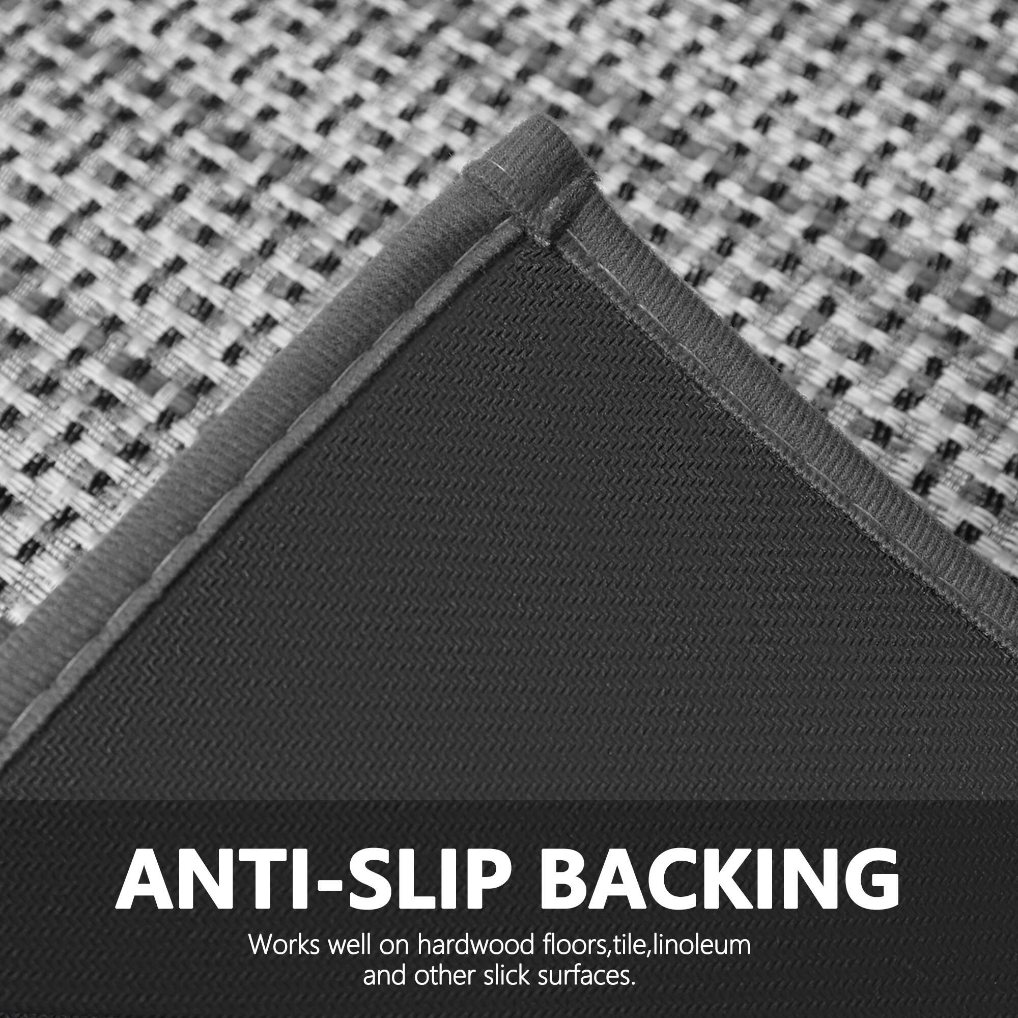ANTI-SLIP BACKING  
Works well on hardwood floors, tile, linoleum and other slick surfaces.