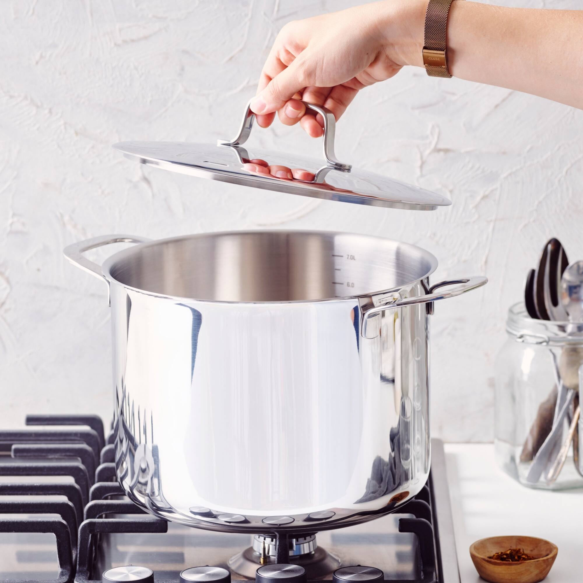 Angle. Alva - Alva Maestro 8-Quart Stainless Steel Stock Pot - Lasered Engrave Measurement, Oven Safe - Silver.