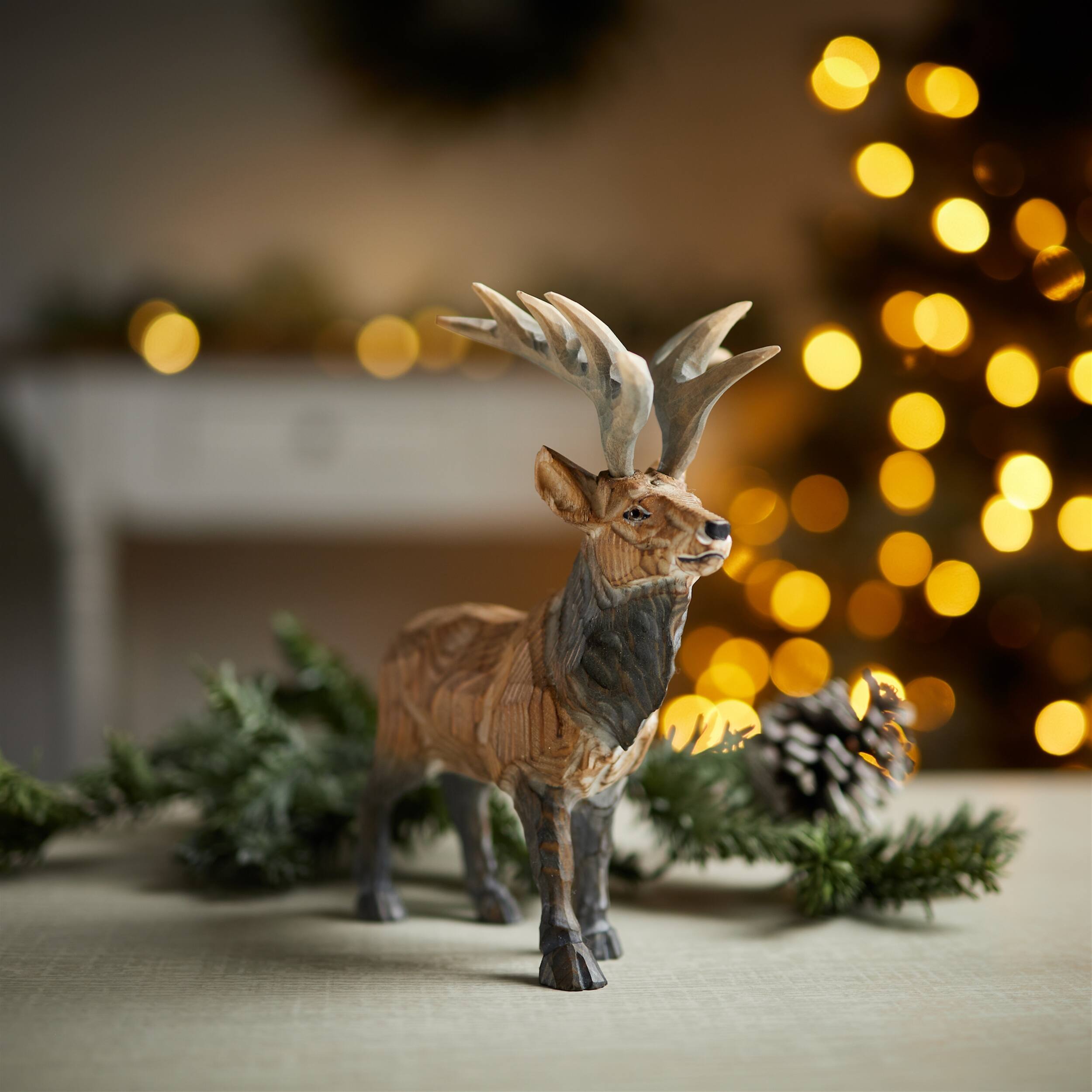 Angle. BreeBe - Wooden Deer Figurine - Brown.