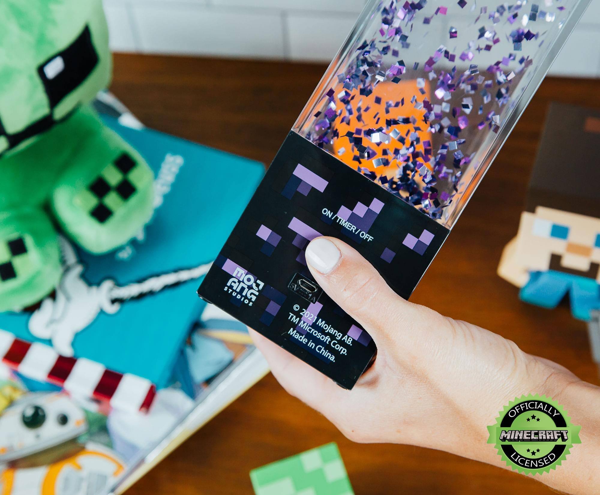 - Dom STUDIOS
- ON / TIMER / OFF
- TM 2021
- Microsoft Mojang A.B.
- Made in China
- OFFICIALLY MINECRAFT LICENSED