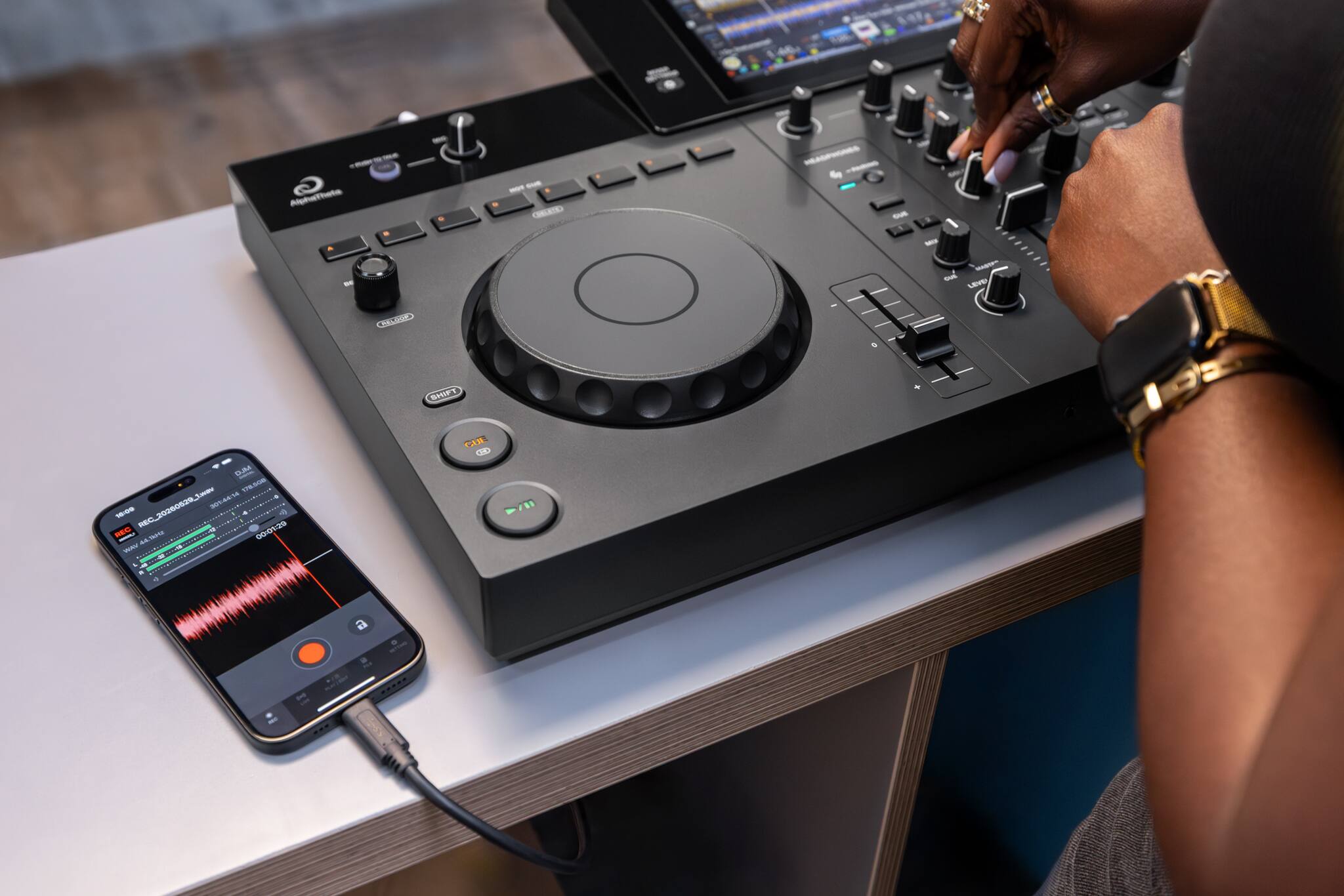 AlphaThate
- -
com
me
MIXIA WARD GUE LEVE
SUSSING
0
SHIFT
CUE
SUM 178.5SM www.essooesos.com 20193 ADINING 10:00 4 GREAT ASANINE 00:01:29 www