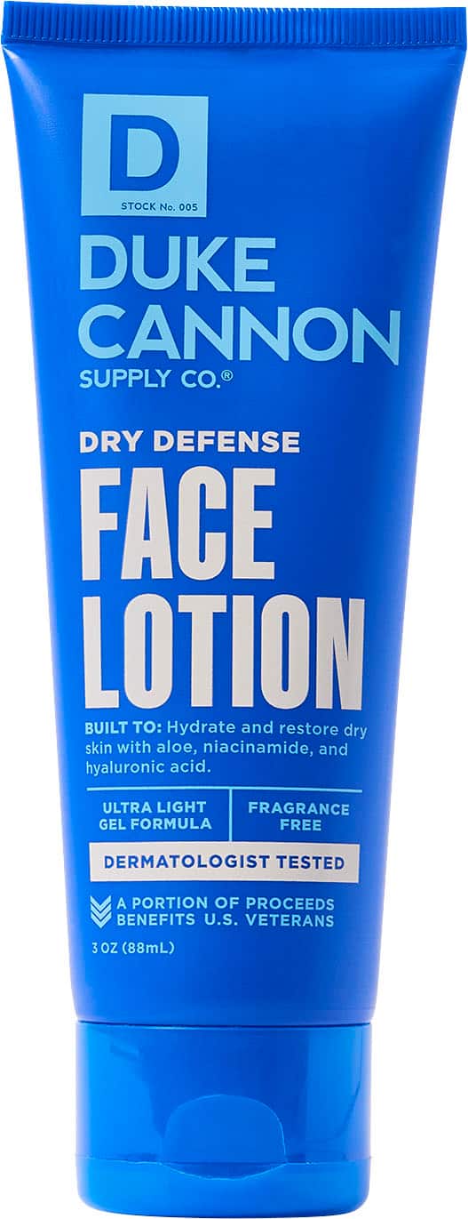 DUKE CANNON SUPPLY CO. DRY DEFENSE FACE LOTION BUILT TO: Hydrate and restore dry skin with aloe, niacinamide, and hyaluronic acid. ULTRA LIGHT FRAGRANCE GEL FORMULA FREE DERMATOLOGIST TESTED A PORTION OF PROCEEDS BENEFITS U.S. VETERANS 3 oz (88mL)