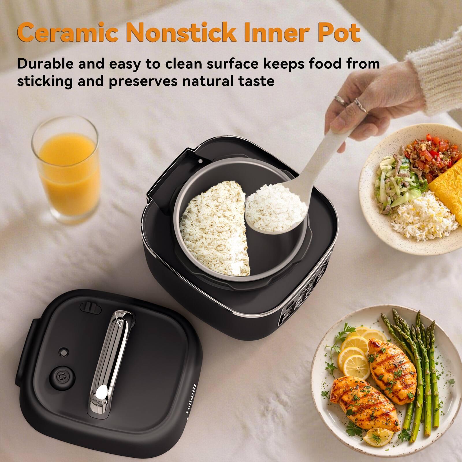 Ceramic Nonstick Inner Pot  
Durable and easy to clean surface keeps food from sticking and preserves natural taste