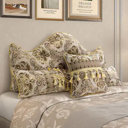 Certainly! Here is the corrected and grouped text from the image:
**Top Left Frame:**
- GRATON BOGIE MANI
- (Text is too small to read clearly)
**Top Center Frame:**
- GRATON BOGIE MANI
- (Text is too small to read clearly)
**Top Right Frame:**
- VULPINE DREAD
- (Text is too small to read clearly)
**Bottom Text:**
- GRATON_EHSITS-HAS EDOUARD VUILLARD S - e fat % - wT - grt V nua
- (This appears to be a mix of letters and numbers, possibly a code or a typo)