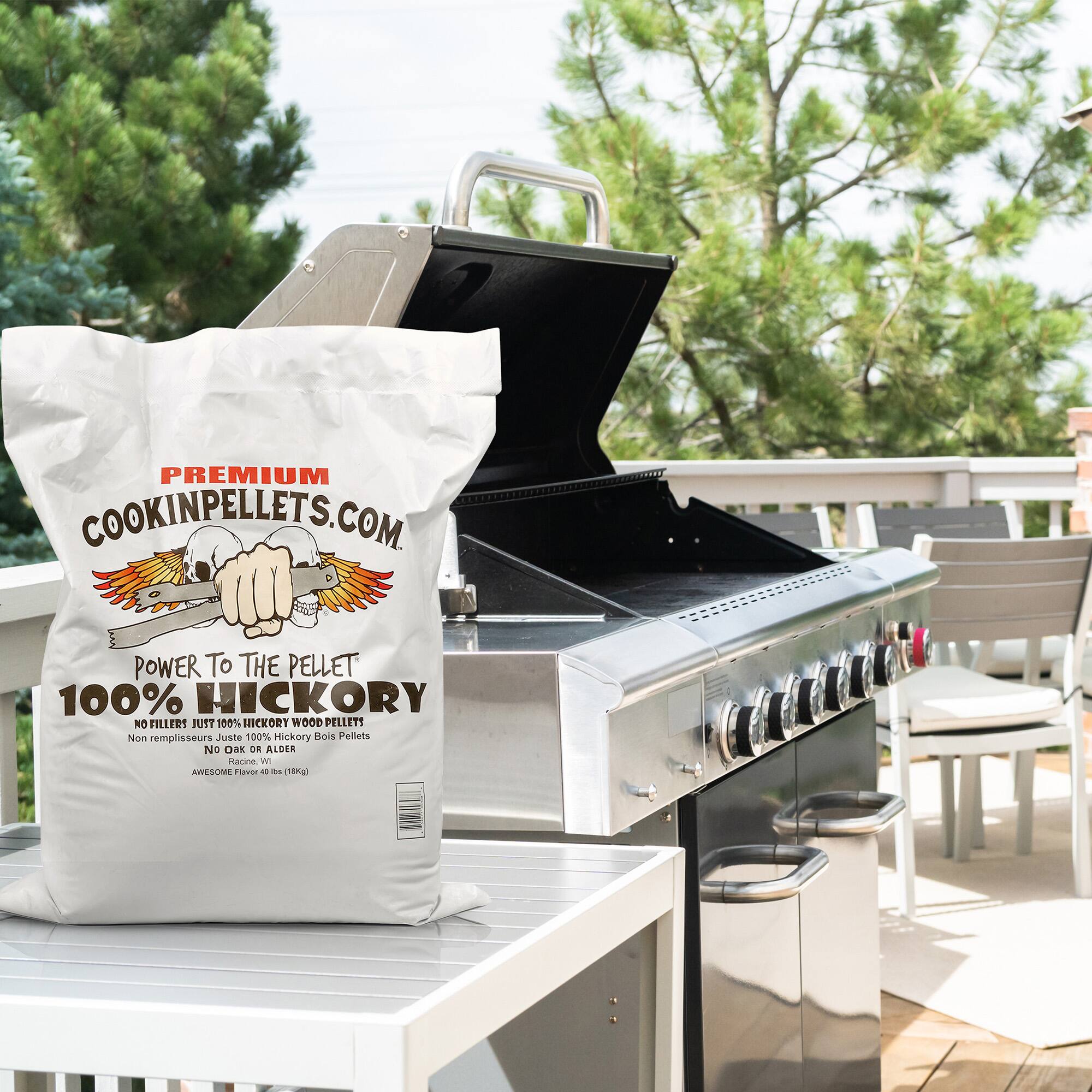 PREMIUM COOKINPELLETS.COM  
POWER TO THE PELLET  
100% HICKORY  
NO FILLERS JUST 100% HICKORY WOOD PELLETS  
Non remplisseurs Juste 100% Hickory Bois Pellets  
NO Oak OR ALDER  
Racine, WI  
AWESOME Flavor 40 lbs (18Kg)
