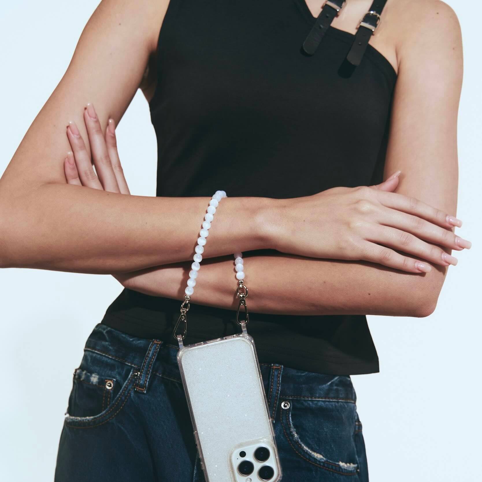 Left. Cordée Cases - 10 Phone Chain Set - Clear.