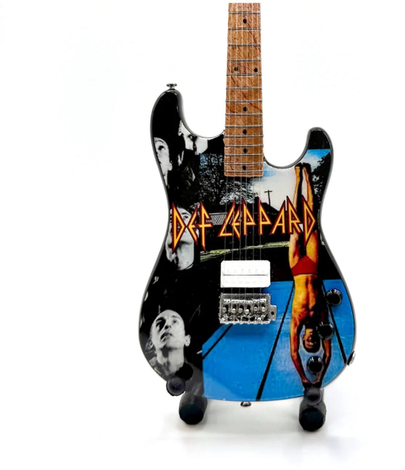 Front. PopMarket - Def Leppard - The Mini Axe - Def Leppard - High 'n' Dry - Mini Guitar Replica Collectible   - COLLECTIBLES - Multicolor.