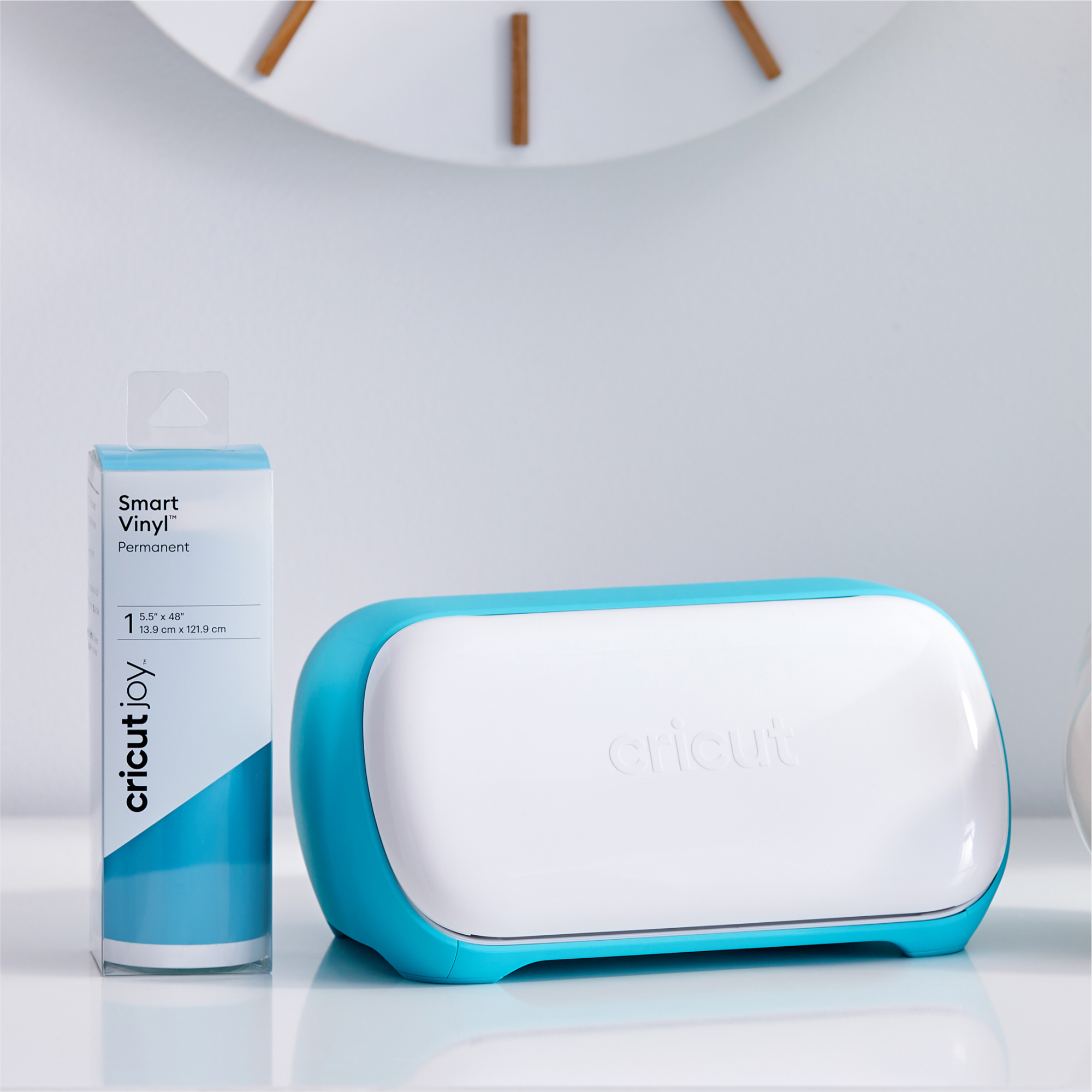 Smart Vinyl  
Permanent  

1 5.5" x 4.5"  
13.9 cm x 121.9 cm  

cricut joy