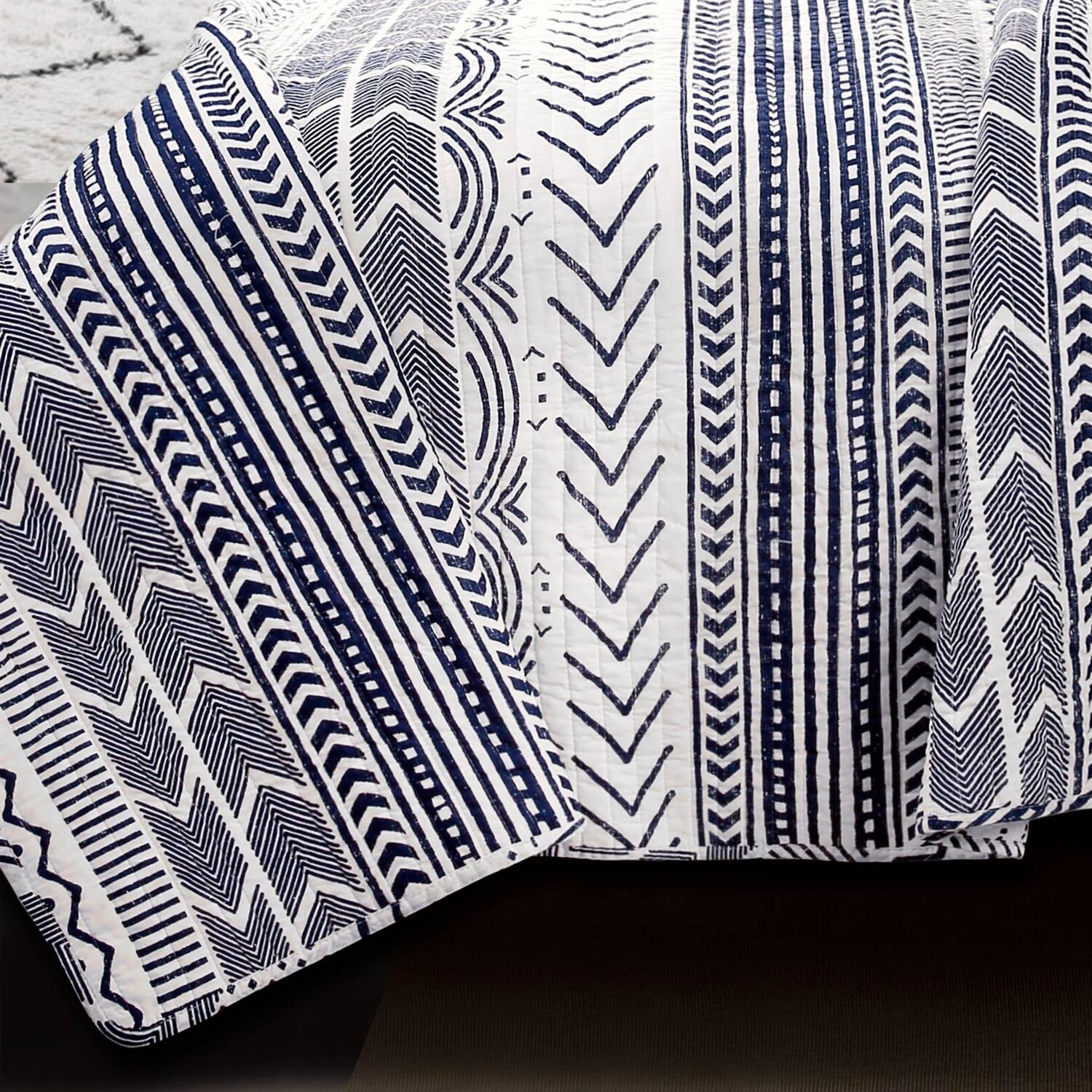 Back. Hivvago - 3 Piece Scandinavian Blue White Reversible Cotton Set in King - Blue, White.