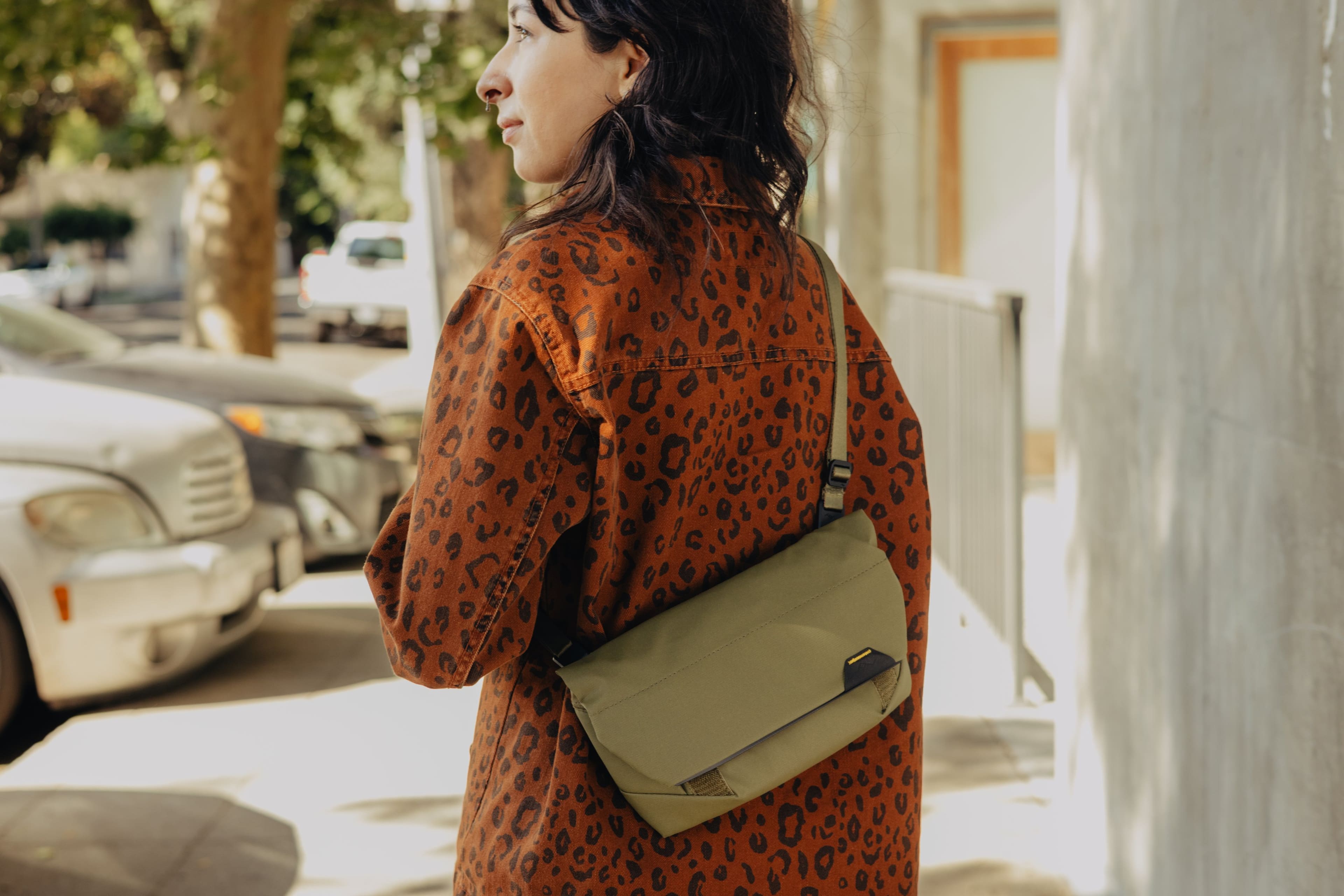 Left. Peak Design - The Field Pouch V2 - Kelp.