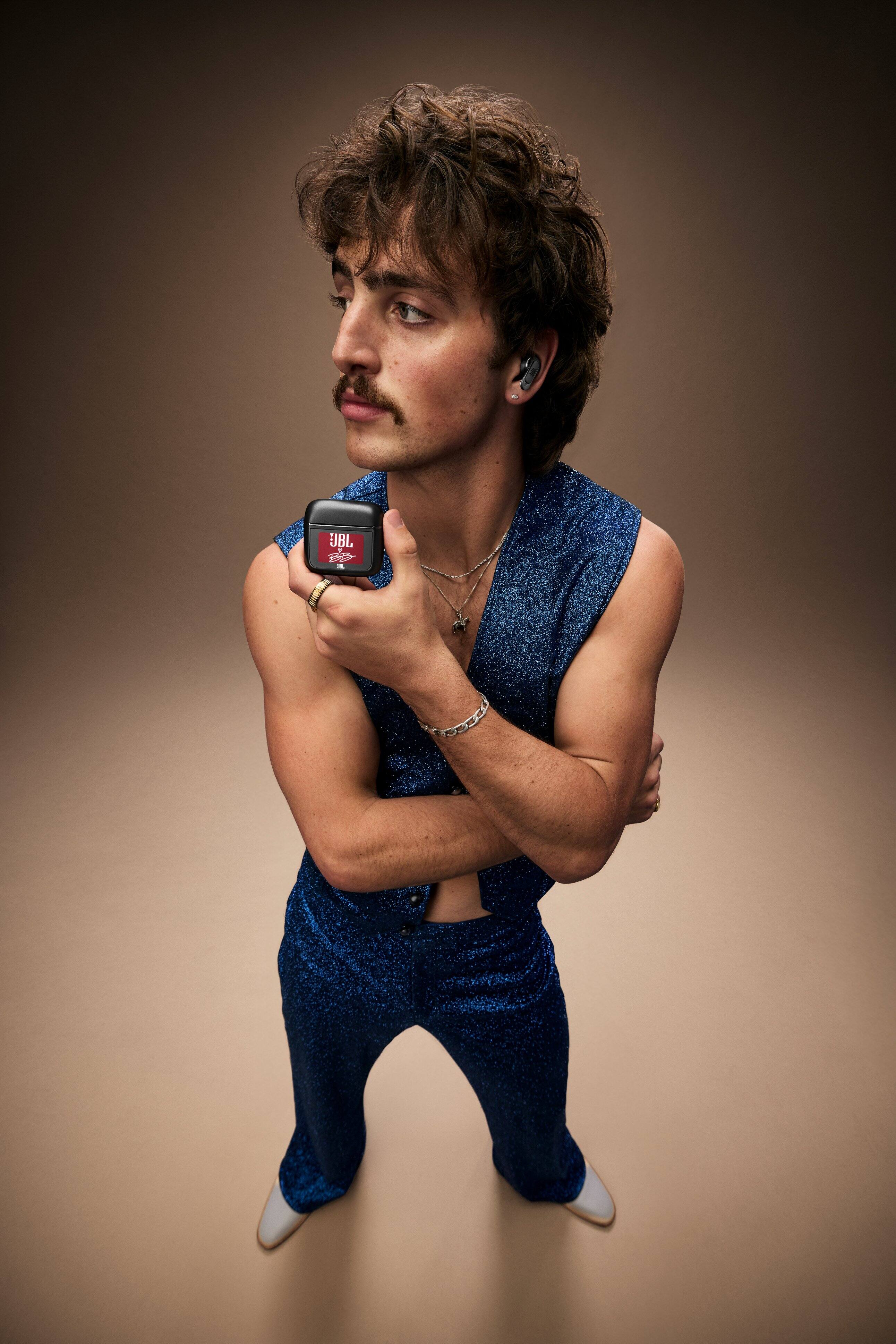 Alt View 10. JBL - Tour Pro 3 True Wireless Noise Cancelling Earbuds - 2024 - Black.