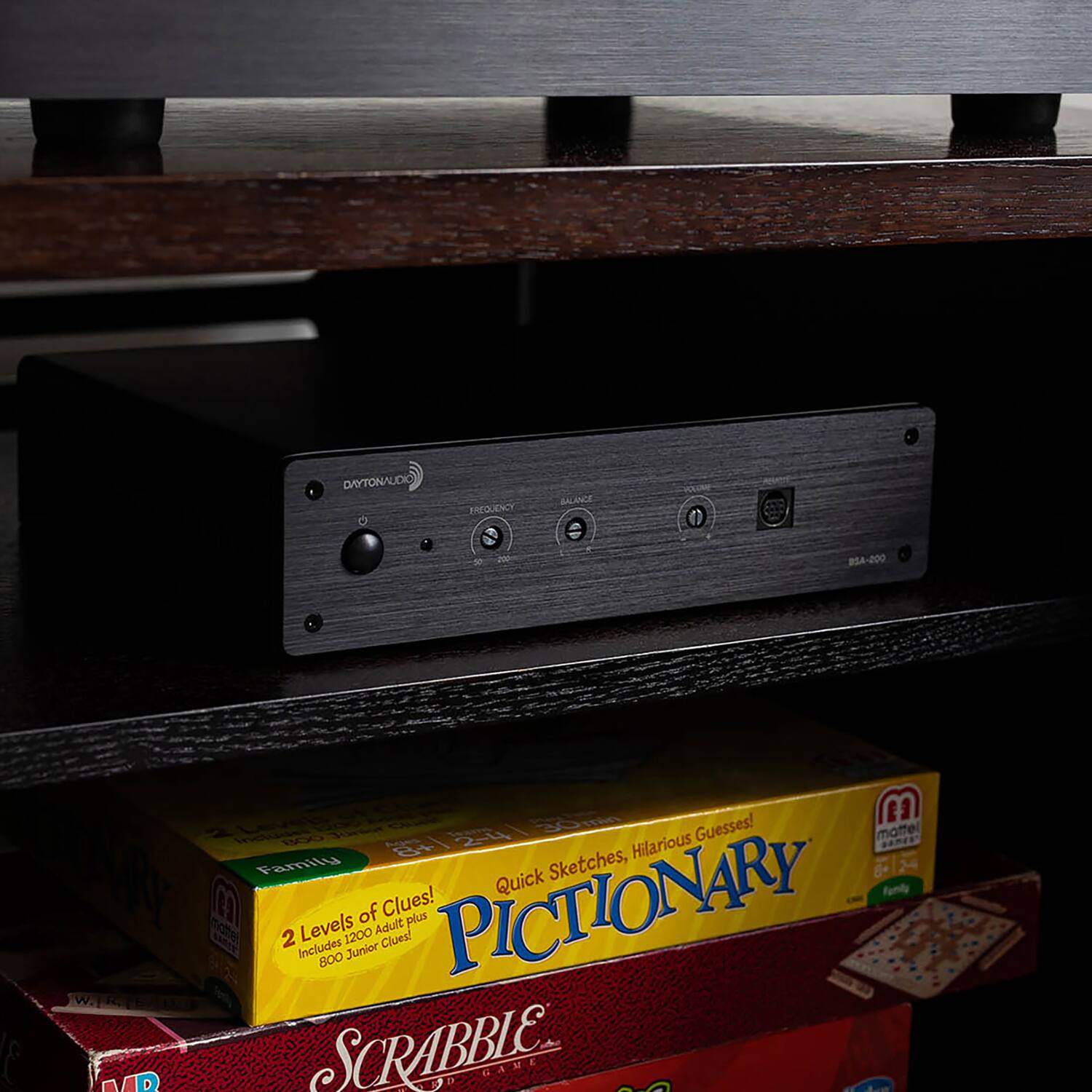 DAYTONAUDIO PREDUENT BALANCE m OOS-A2E e " 20m Guesses! mattel NOS 24 Hilarious PANEE 4 Family Quick Sketches,  24  m nett Levels 1200 of Adult Clues! plus PICTIONARY 2 Includes Clues! 500 Junior 2 ND SCRABBIE GARE on