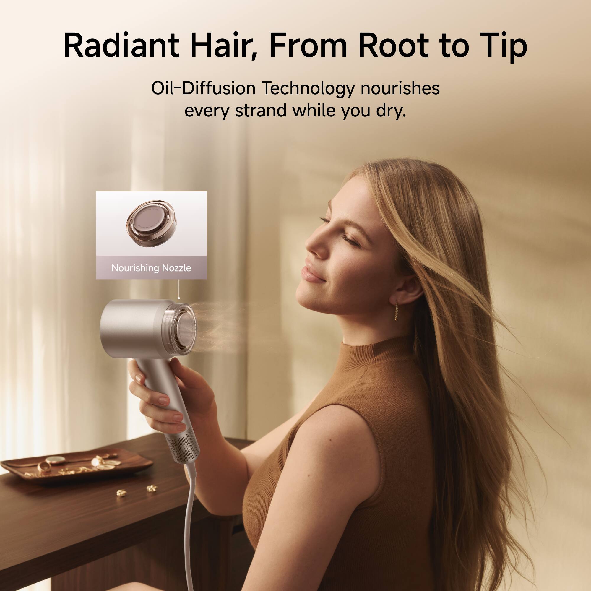 Radiant Hair, From Root to Tip  
Oil-Diffusion Technology nourishes every strand while you dry.  
Nourishing Nozzle