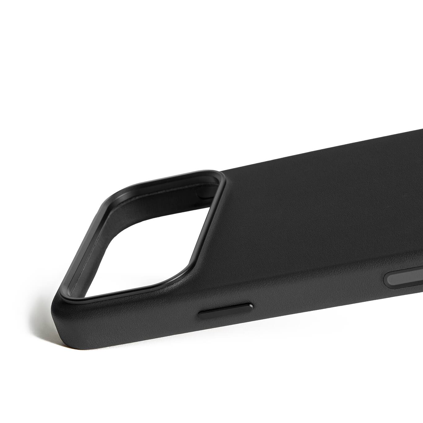 Back. Mujjo - Mujjo Full Leather Case for iPhone 17 Pro Max - Black.