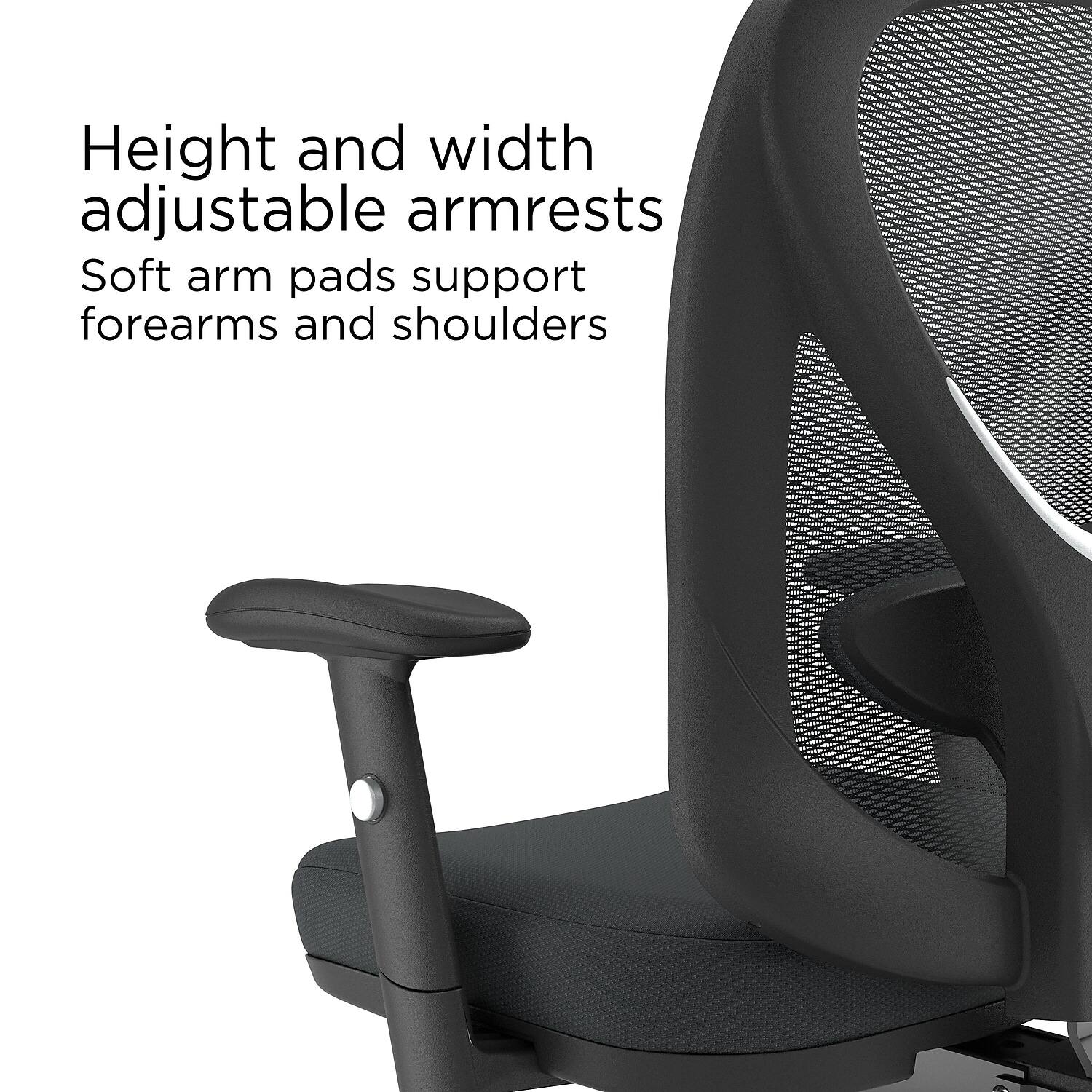 Height and width adjustable armrests  
Soft arm pads support forearms and shoulders