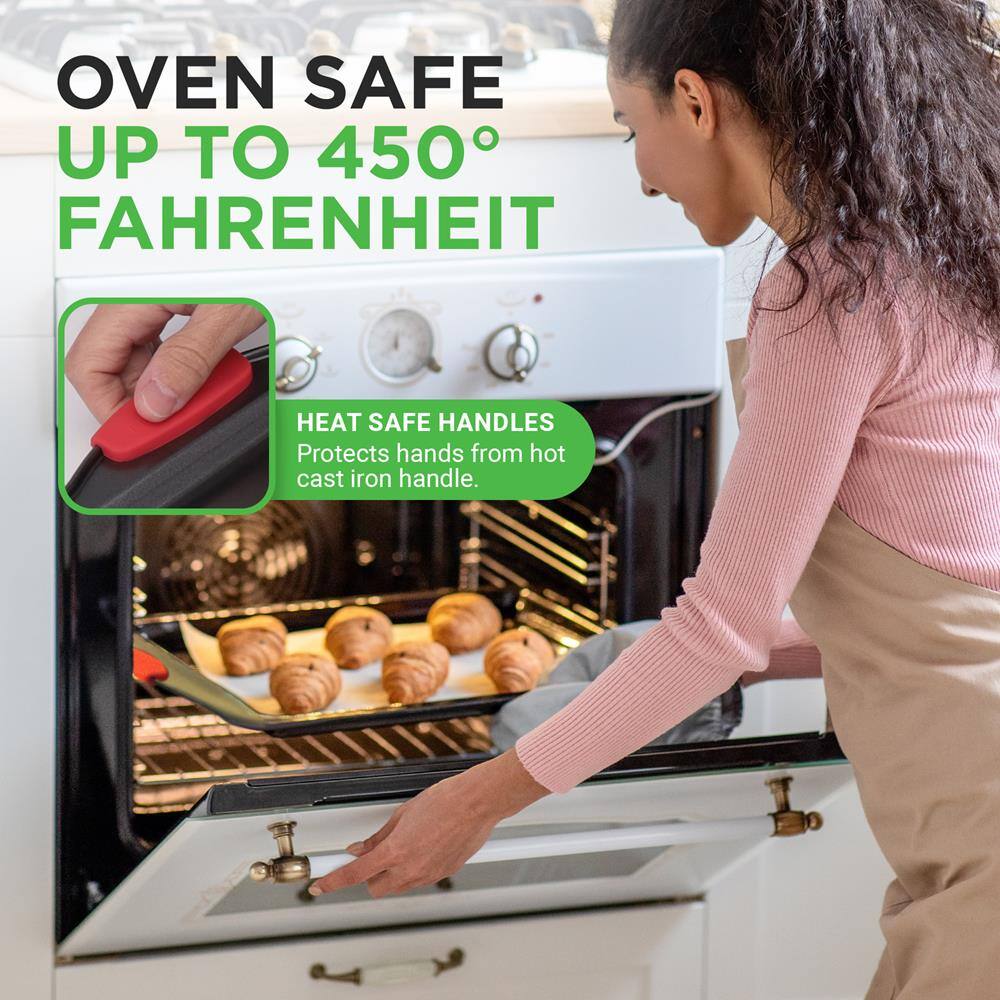 OVEN SAFE  
UP TO 450° FAHRENHEIT  

HEAT SAFE HANDLES  
Protects hands from hot cast iron handle.