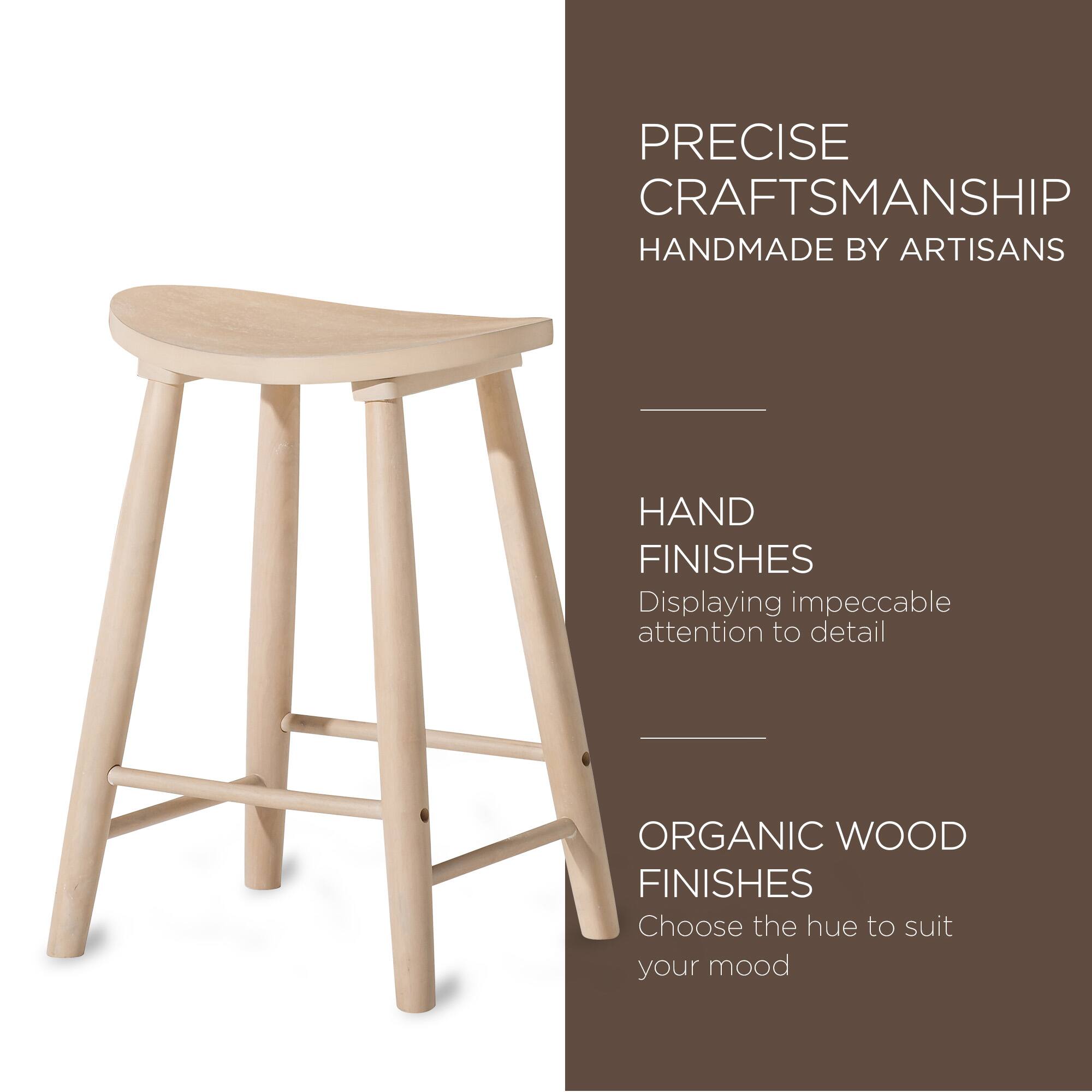 PRECISE CRAFTSMANSHIP  
HANDMADE BY ARTISANS  

HAND FINISHES  
Displaying impeccable attention to detail  

ORGANIC WOOD FINISHES  
Choose the hue to suit your mood