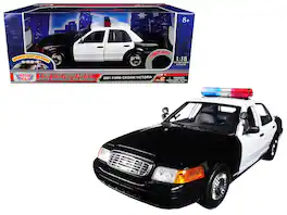 Motormax - 2001 Ford Crown Victoria Police Car Plain with Flashing Light Bar & Front and Rear Lights and Sound 1/18 - Black & White