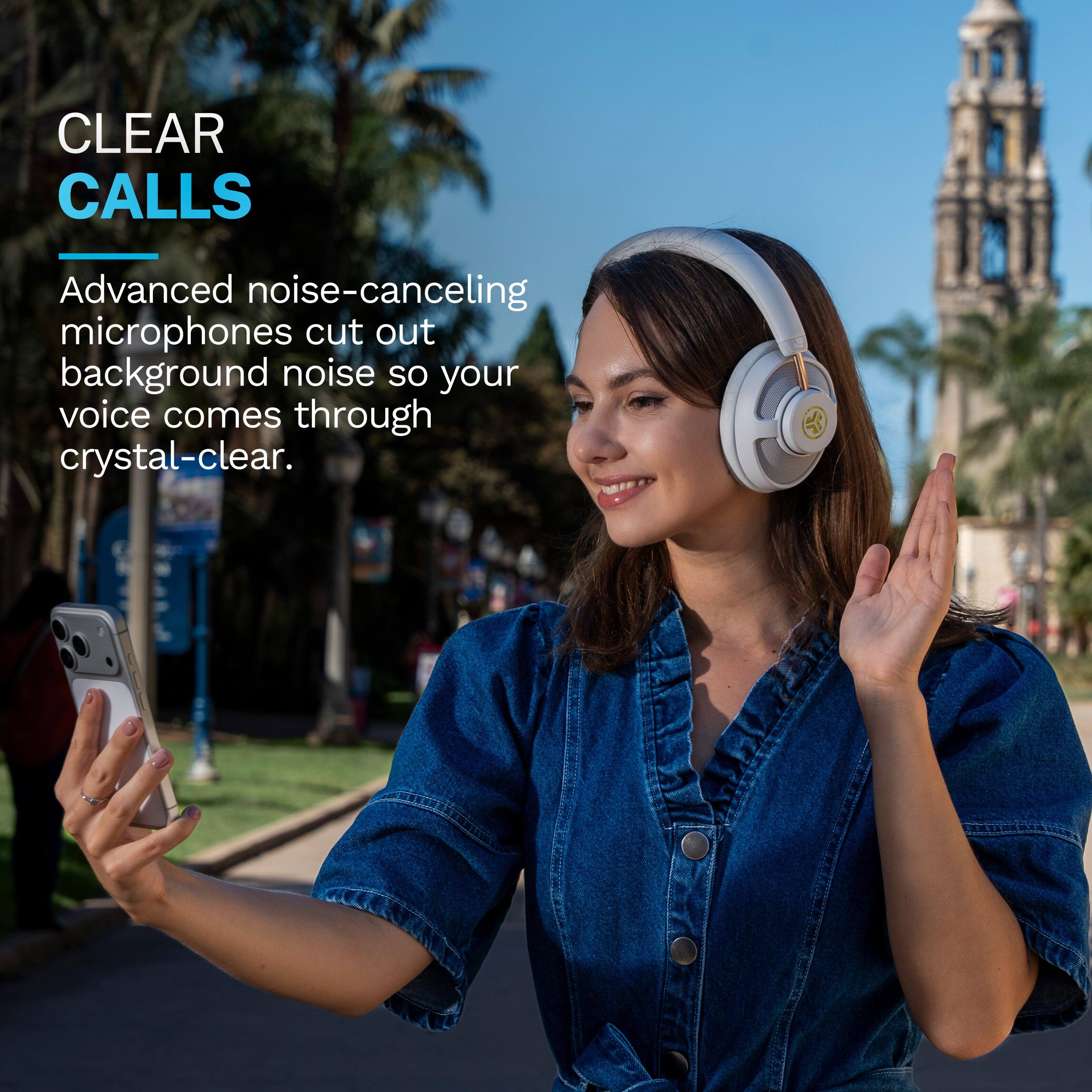 CLEAR CALLS  
Advanced noise-canceling microphones cut out background noise so your voice comes through crystal-clear.