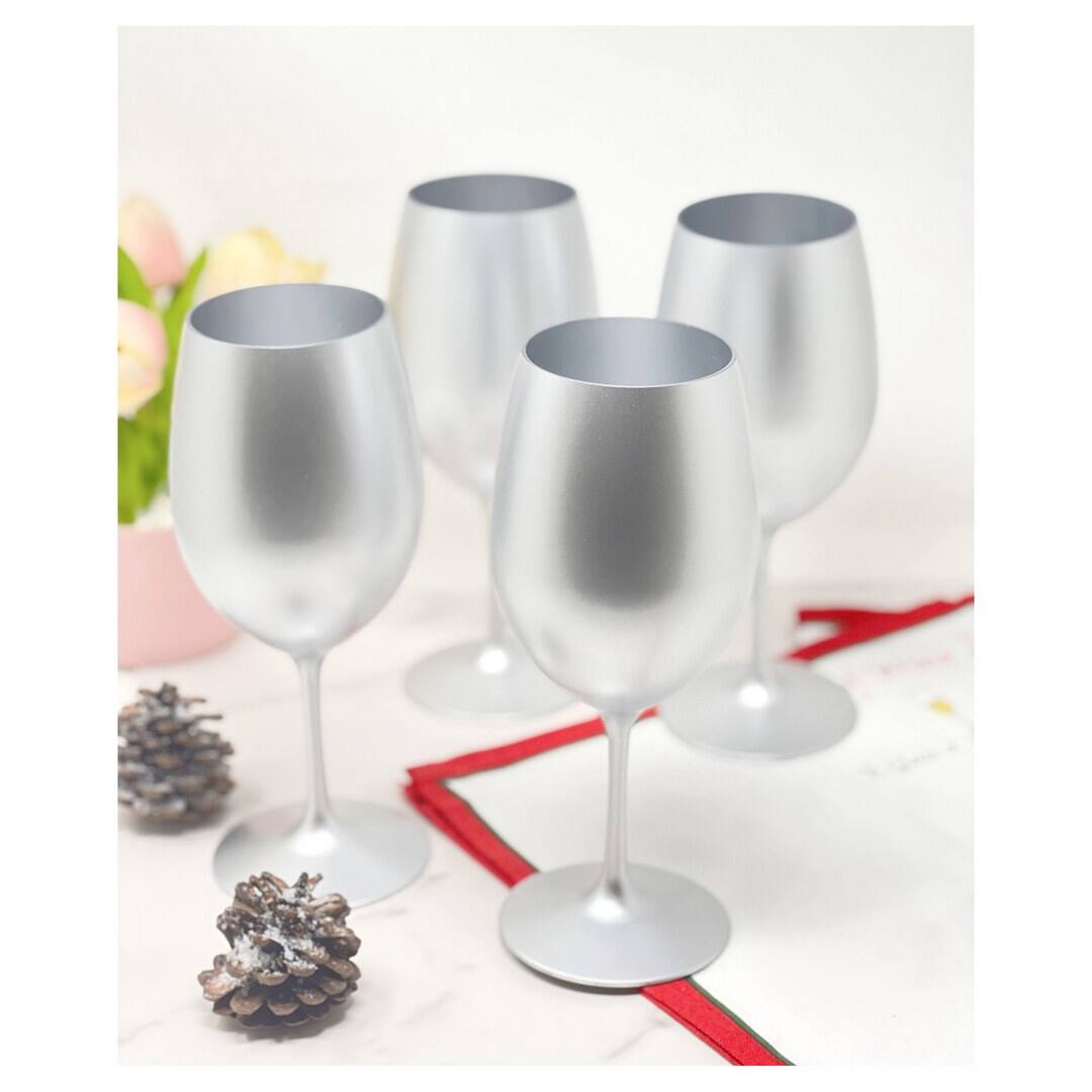 Angle. APRILSOUL - Metallic Silver Plastic Wine Glasses Set of 4 BPA Free Acrylic Unbreakable Red White Wine Glasses - white.