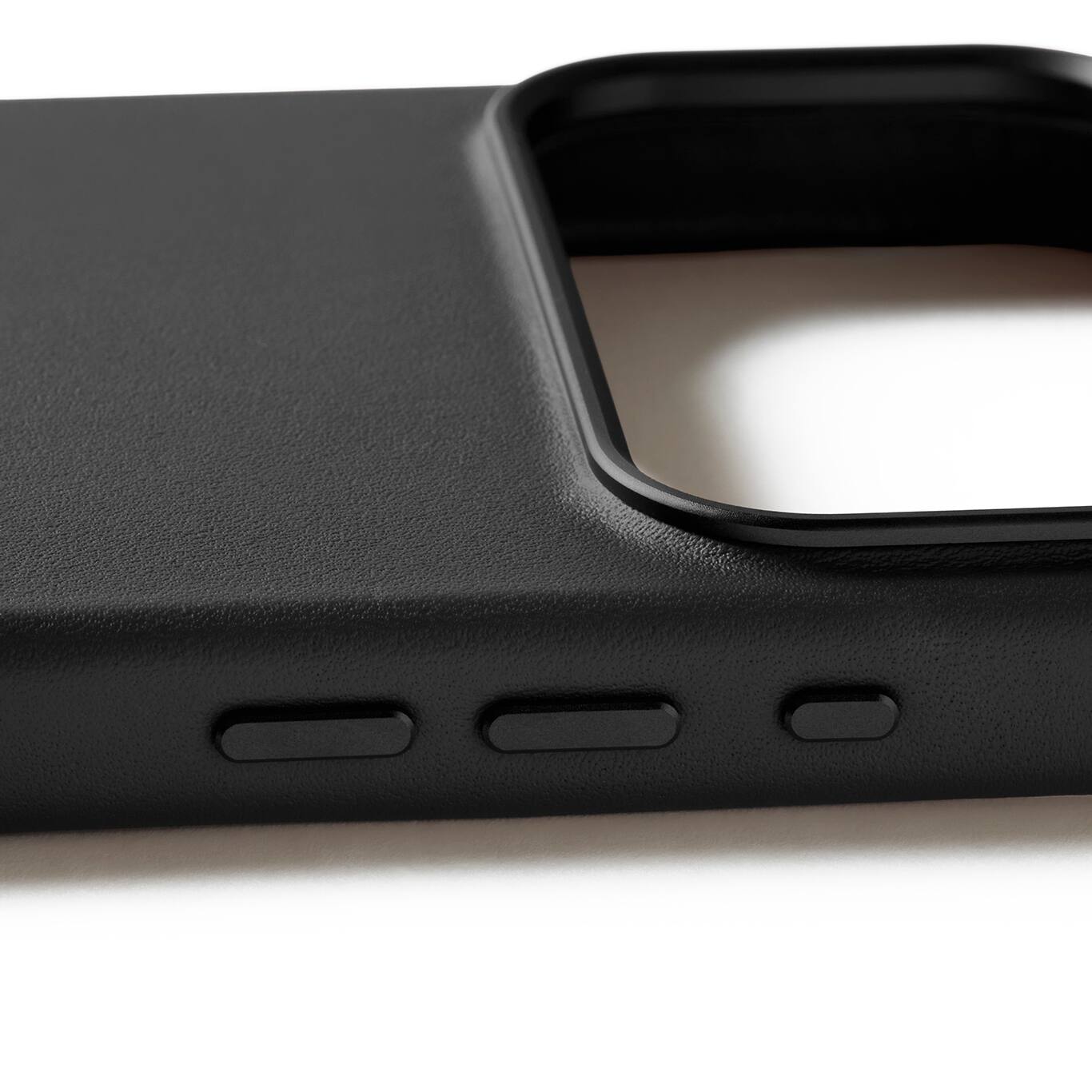 Alt View 1. Mujjo - Mujjo Full Leather Case for iPhone 17 Pro Max - Black.