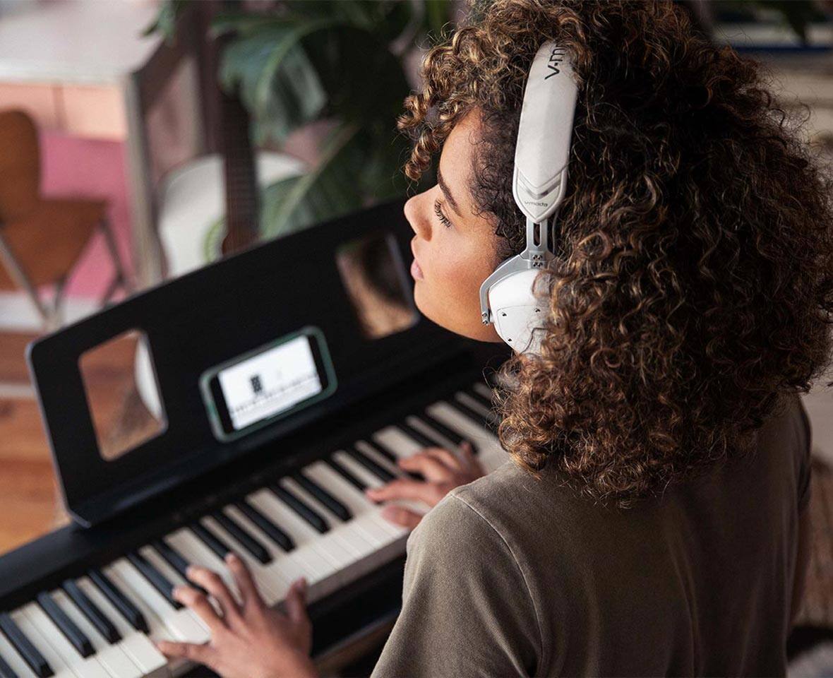 Left. Roland - Roland FP-10 88-Key Digital Piano.