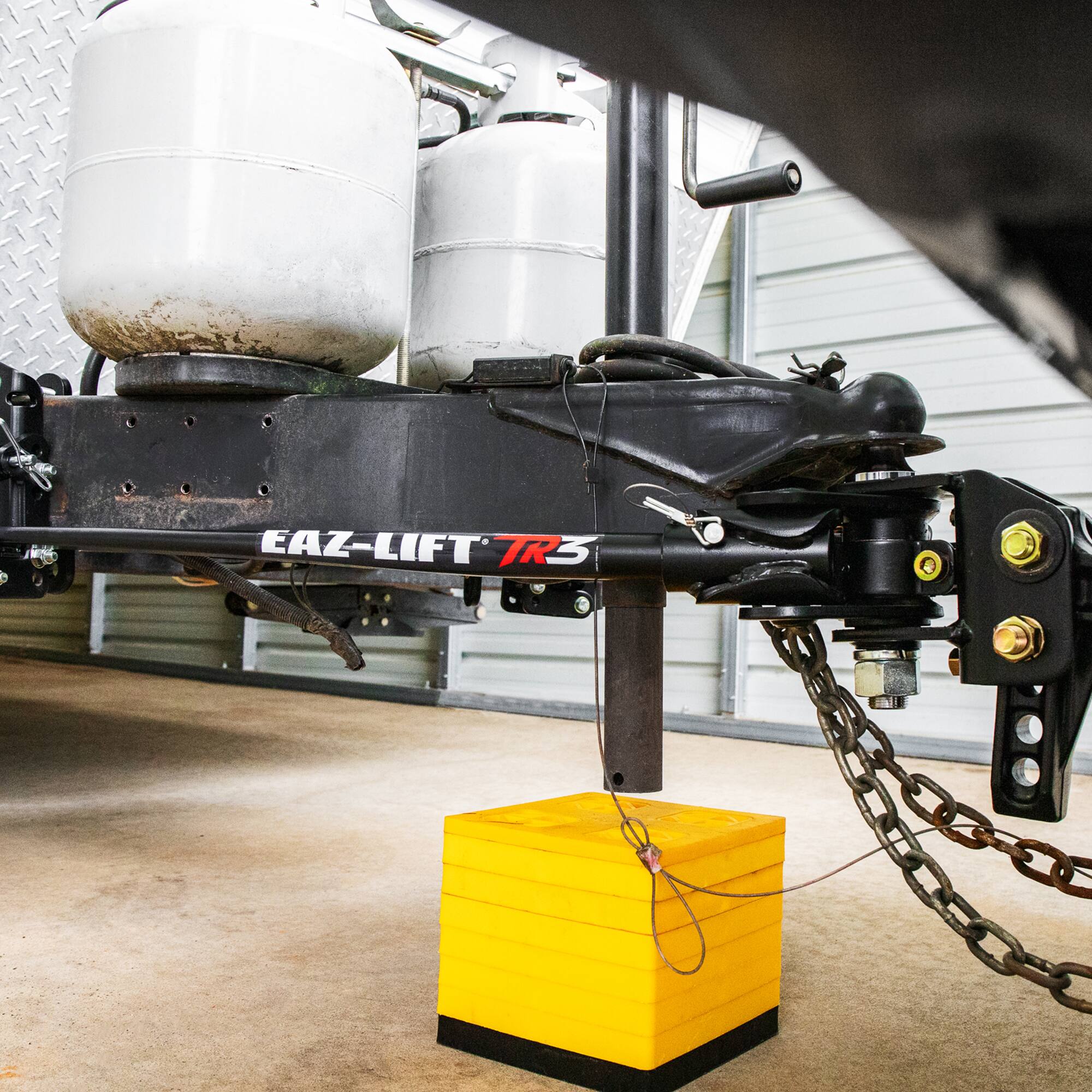 Alt View 1. Camco - Camco Eaz-Lift TR3 1200Lb Weight Distribution Hitch Kit with Sway Control, 48902 - Black.