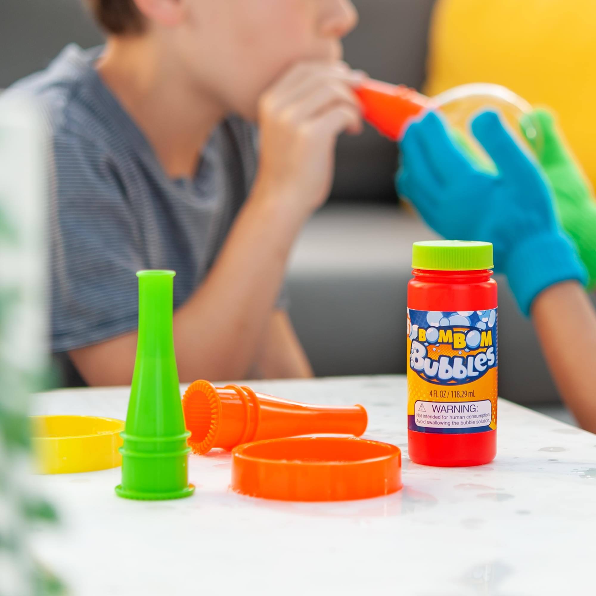 BOMBOM  
Bubbles  
4 FL OZ / 118.29 mL  

WARNING: Not intended for human consumption. Avoid swallowing the bubble solution.