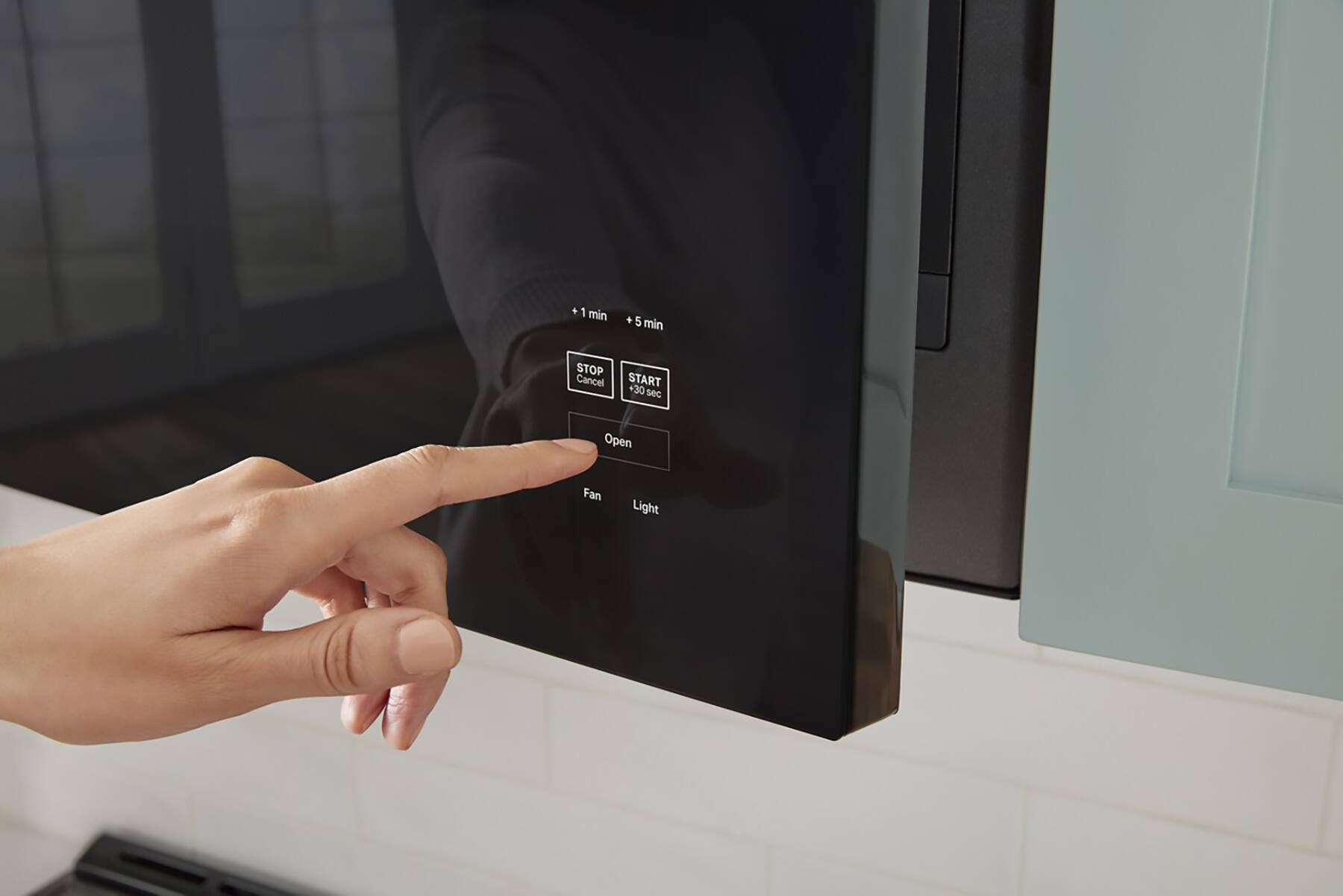 The text on the image reads "1 min" and "5 min" as options for the timer. The person is pointing at the "1 min" option, indicating that they want to set the timer for one minute.