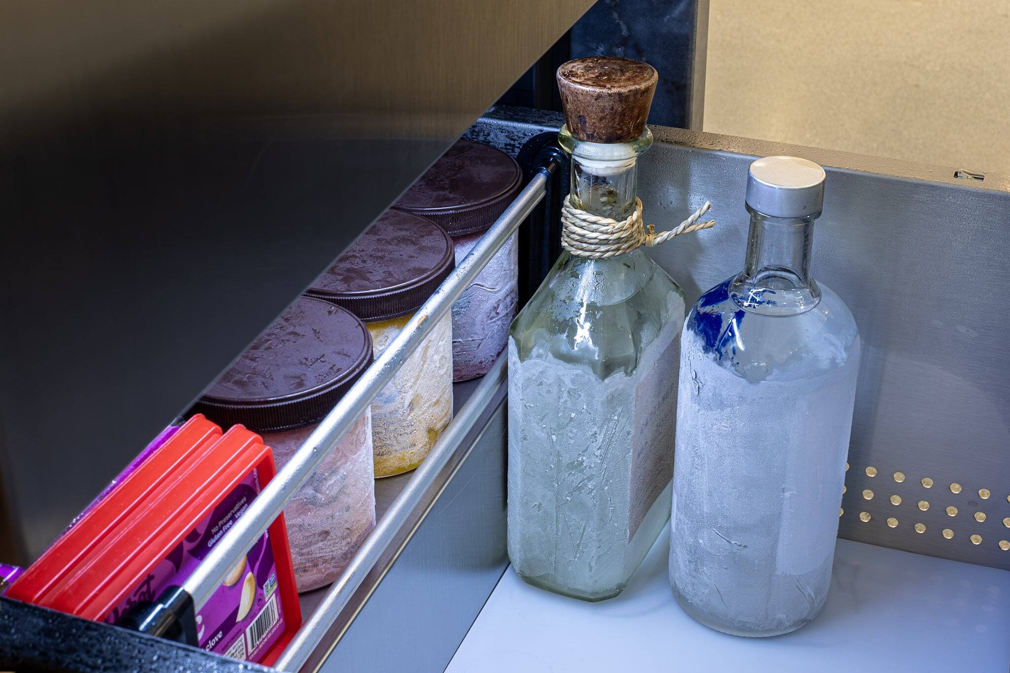 The text on the image reads:

"Free Gluden clove"