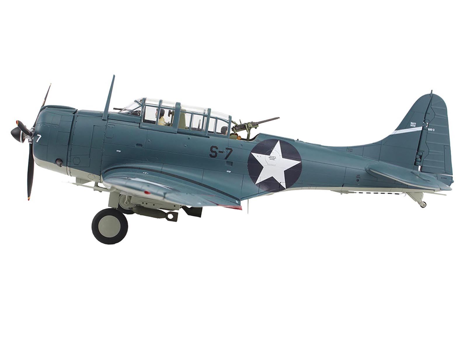 Angle. Hobby Master - Douglas SBD-3 Dauntless "Dusty Kleiss S-7 Scouting Six USS Enterprise 1942" US Navy 1/32 Diecast Hobby Master Premium - Multi.