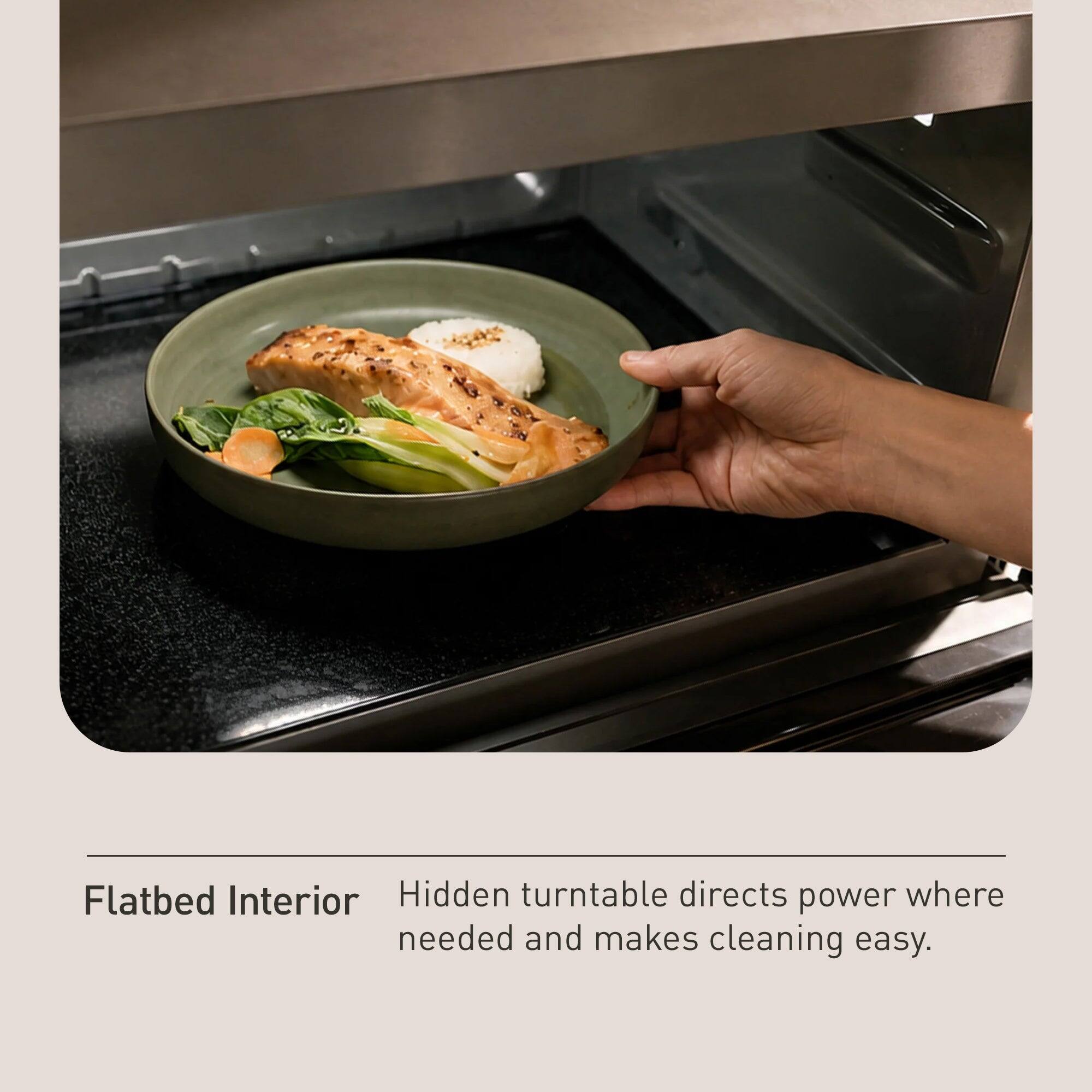 Flatbed Interior  
Hidden turntable directs power where needed and makes cleaning easy.