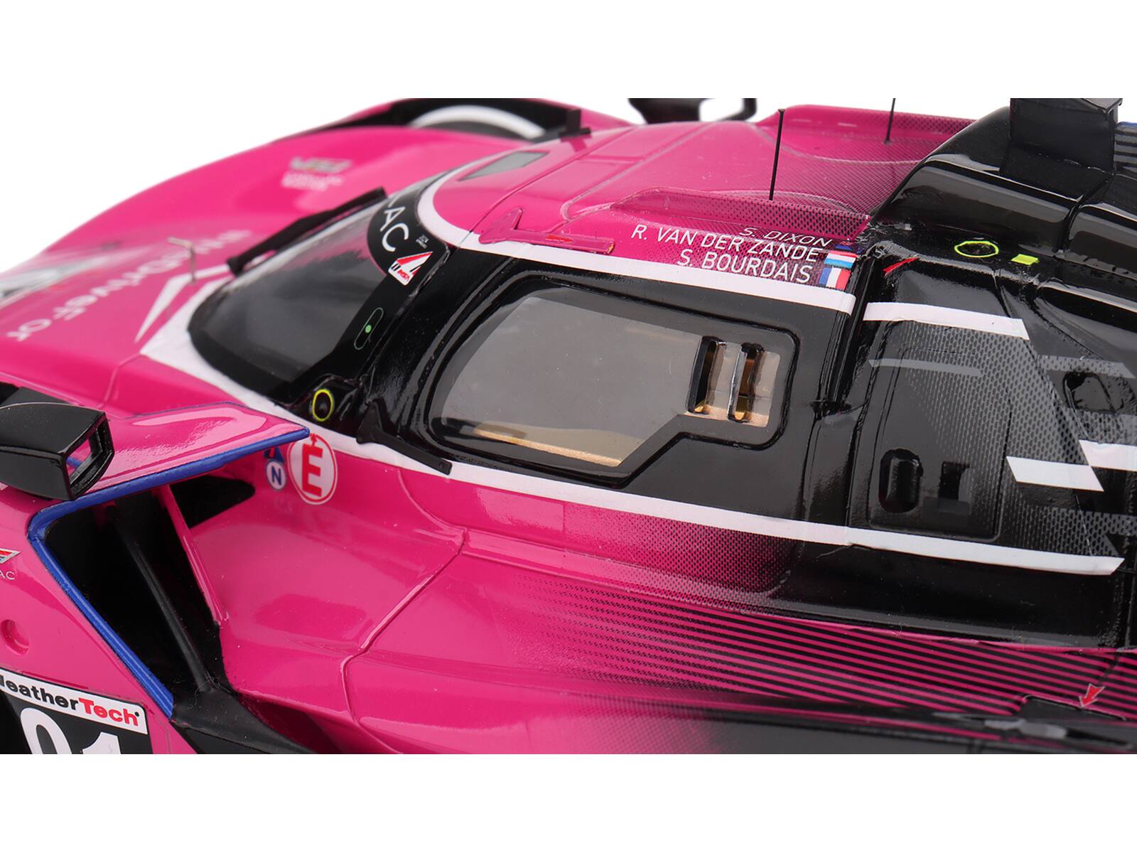 POLO AC  
R. VAN DER ZANDE  
S. BOURDAIS  
DIXON  
ANDE  
DAIS  
LeatherTech  
01