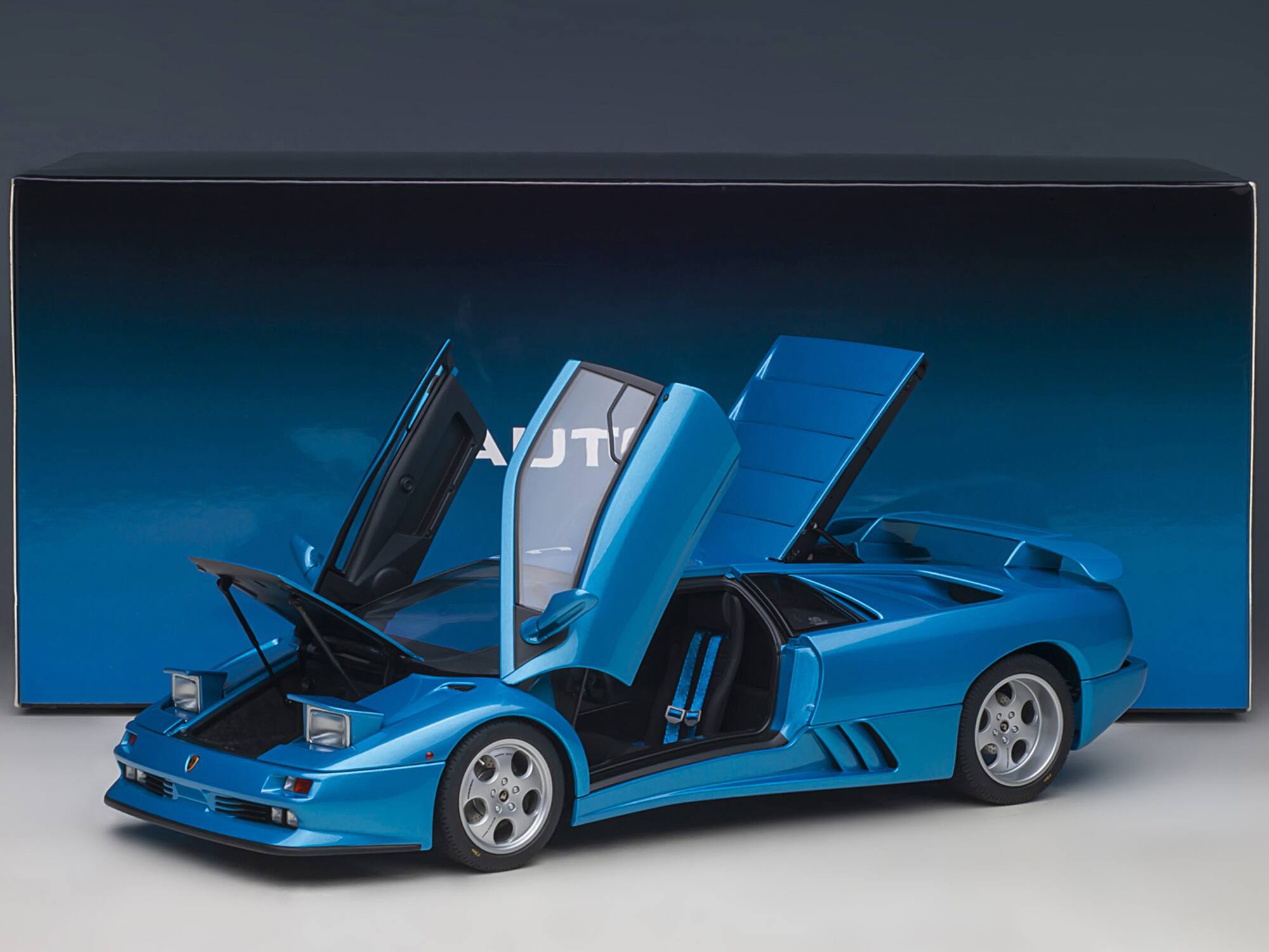 Alt View 5. Autoart - Lamborghini Diablo SE30 Blu Sirena Blue Metallic 1/18 Model Car by Autoart.