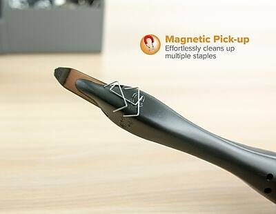 Magnetic Pick-up  
Effortlessly cleans up multiple staples