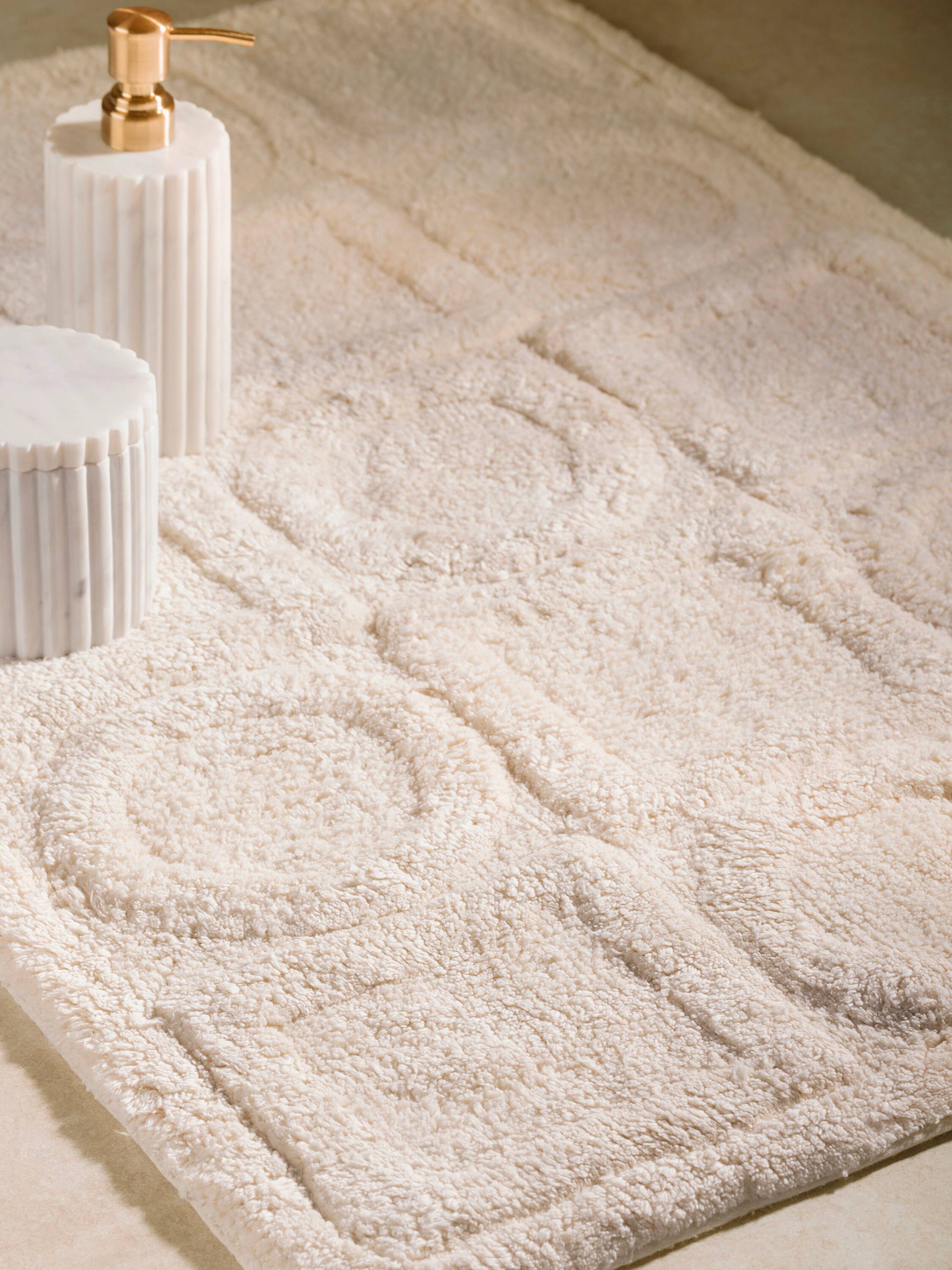 Angle. GAURI KOHLI - Almaty Bath Mat - Ivory.