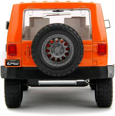 Jada Toys 1:24 M&M's '07 Jeep Wrangler with Orange Figure