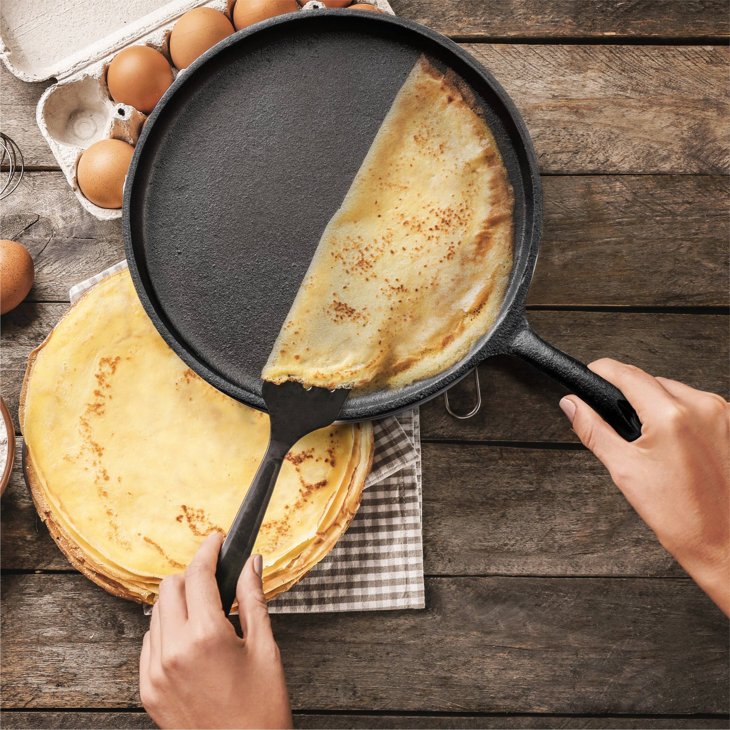 Left. Commercial Chef - COMMERCIAL CHEF Cast Iron 3-Piece Griddle Set - Black.