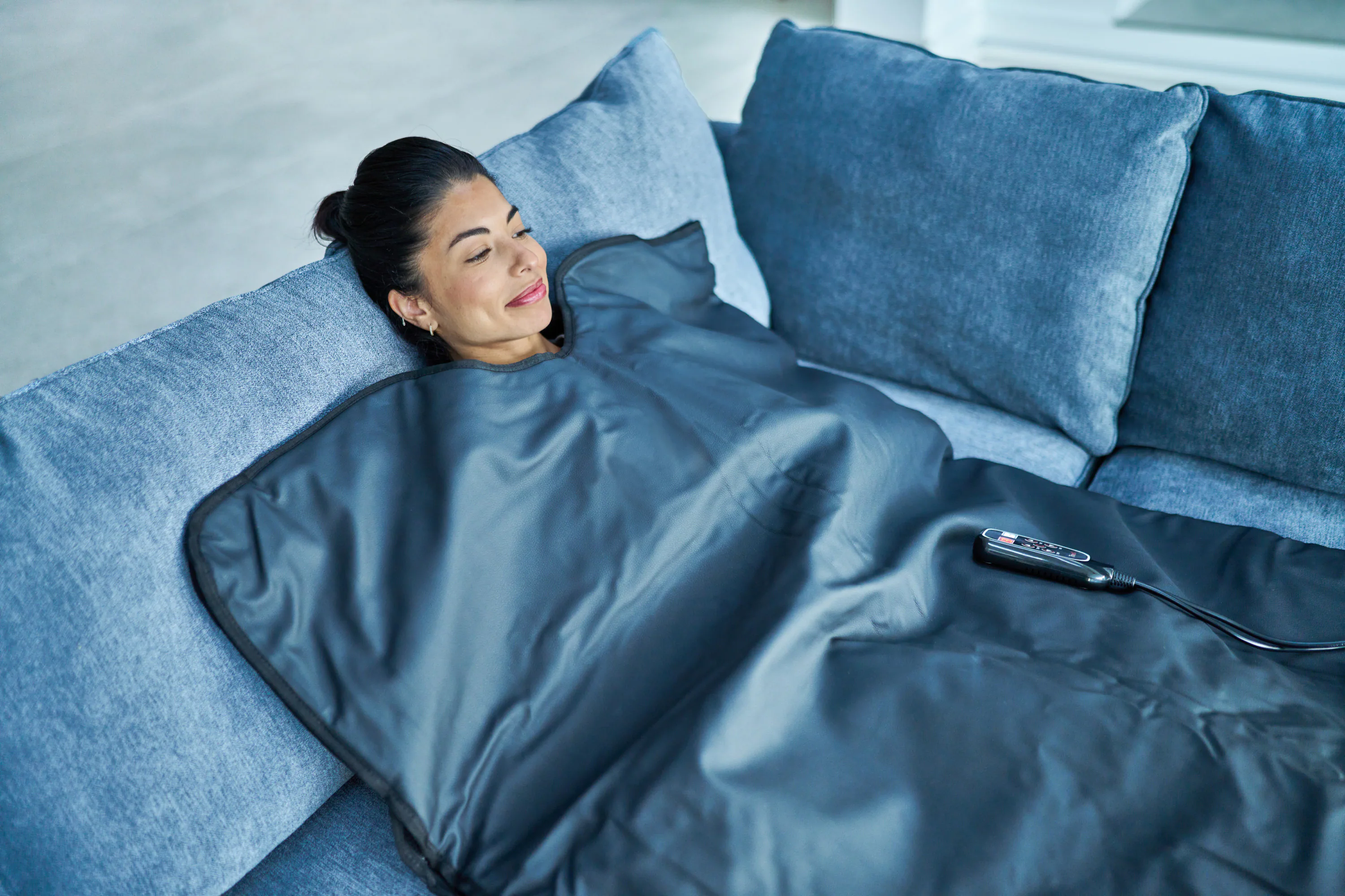 Alt View 5. Echelon - Far-Infrared Sauna Blanket with Low EMF Heating, Adjustable Heat & Timer - Black.