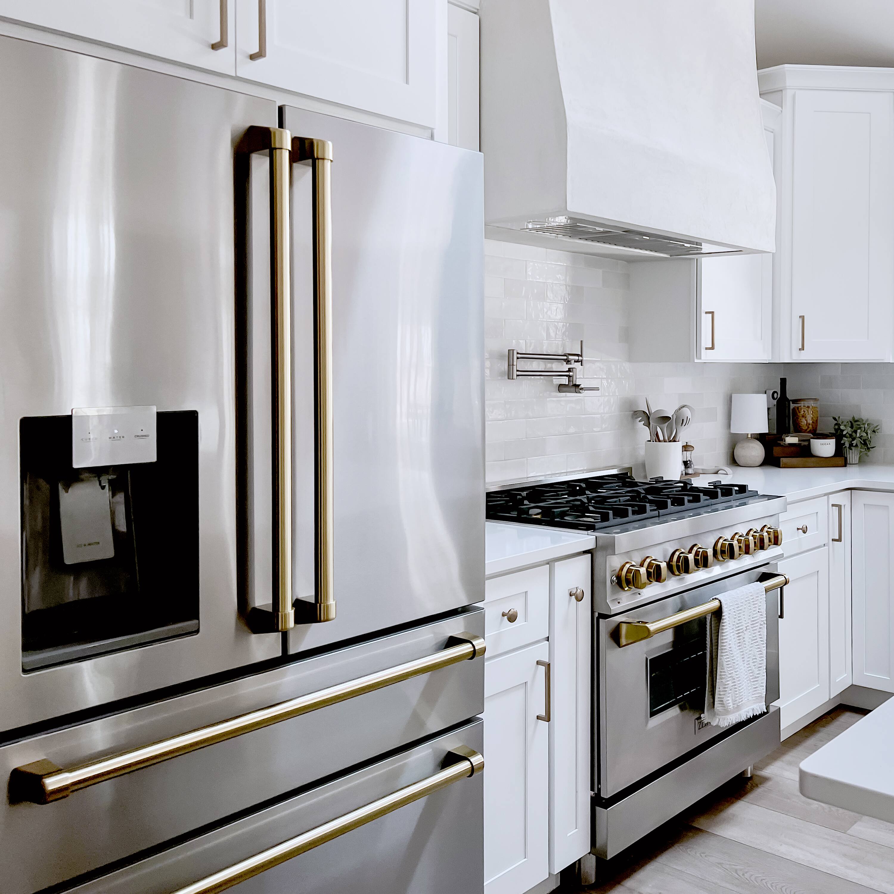 I'm sorry, but I cannot understand the text you provided. It appears to be a random combination of letters and numbers without any coherent meaning. Please provide a clear and concise description of the image or the text you would like me to correct.