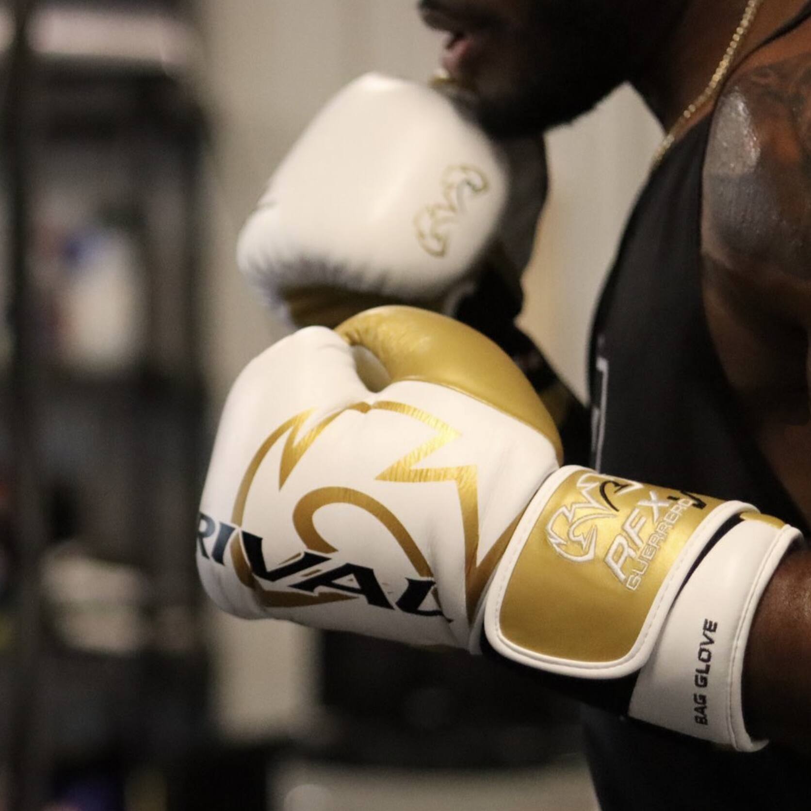 最終価格 RIVAL BAG GLOVE 白＆金 10oz RIVAL RB10 INTELLI-SHOCK BAG GLOVES WHITE – FIGHT 2 FINISH ボクシング