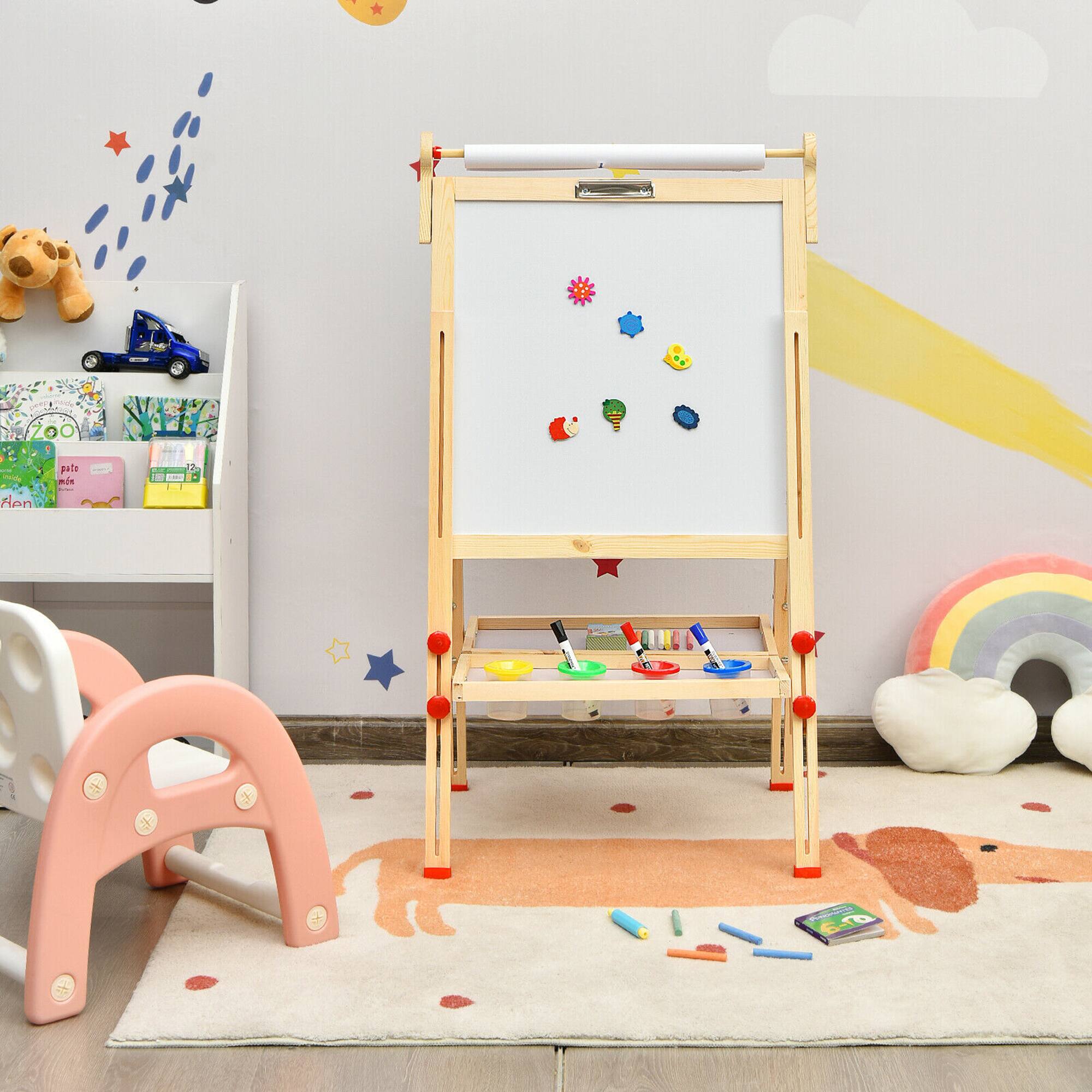 The text on the image reads "0 en pate mie b 0 a 5.0." However, it is not clear what this text represents or how it relates to the image. The image features a whiteboard, a toy chair, and a toy table, all placed on a carpeted floor. There are also various toys and books scattered around the area.