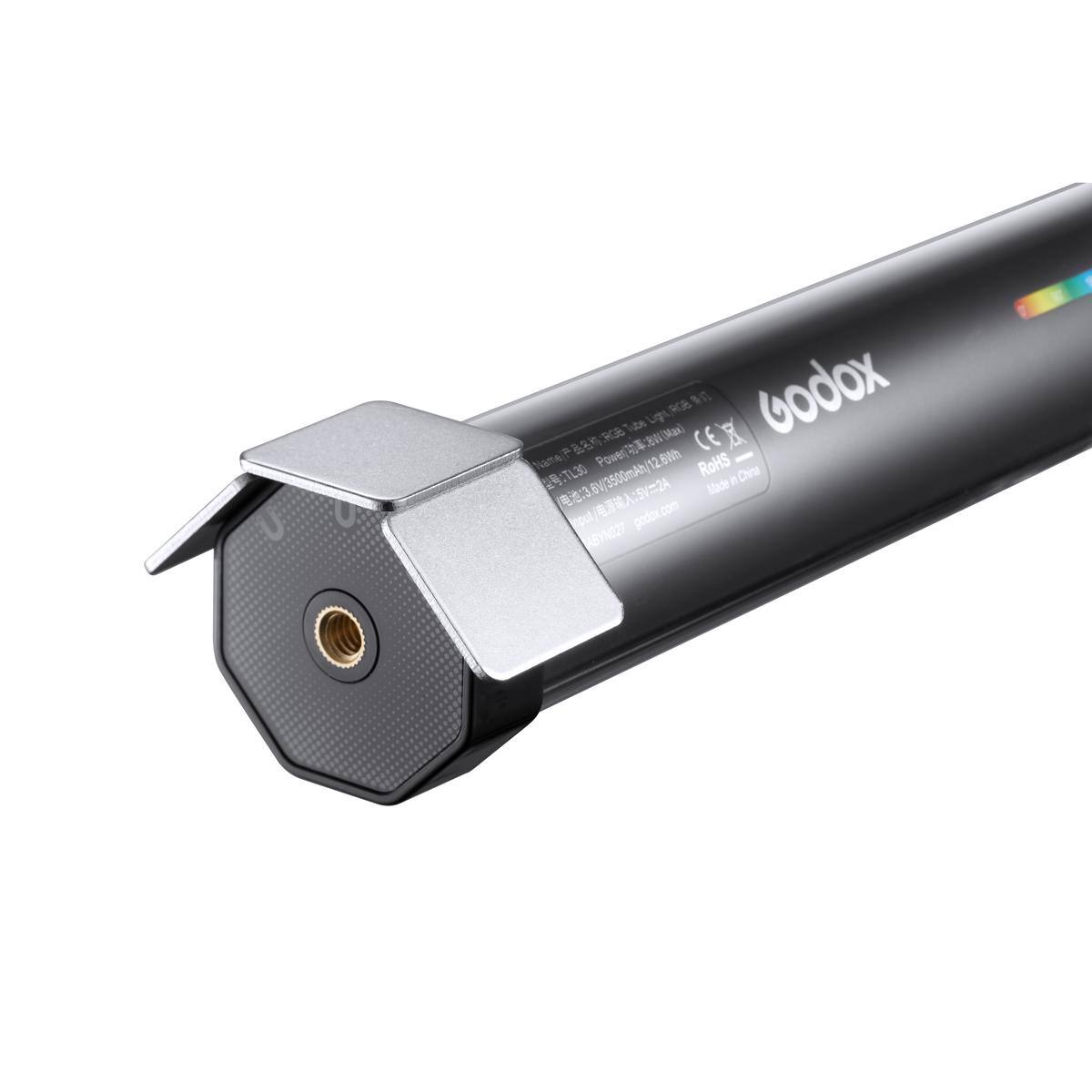 Godox name?  
Power: 8W (Max)  
RoHS  
7L30  
3.6V/3500mAh/12.8Wh  
Made in China  
Input: 5V=2A  
godox.com  
ABYN027