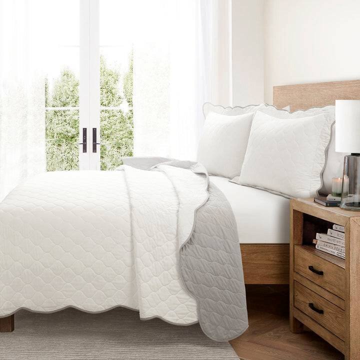 Angle. Hivvago - Full/Queen White Grey Scalloped Edge Reversible Thin Light Quilt Set - White Grey.