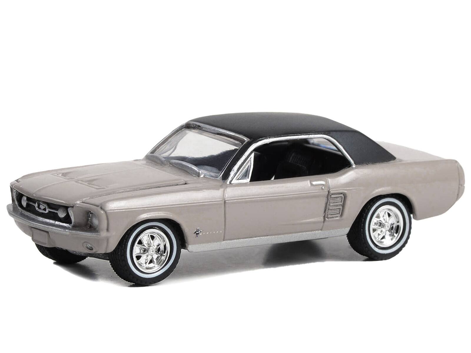 Angle. Greenlight - 1967 Ford Mustang Coupe She Country Special Bill Goodro Ford Denver Autumn Smoke Black Top Hobby Exclusive 1/64 - Autumn Smoke With Black.