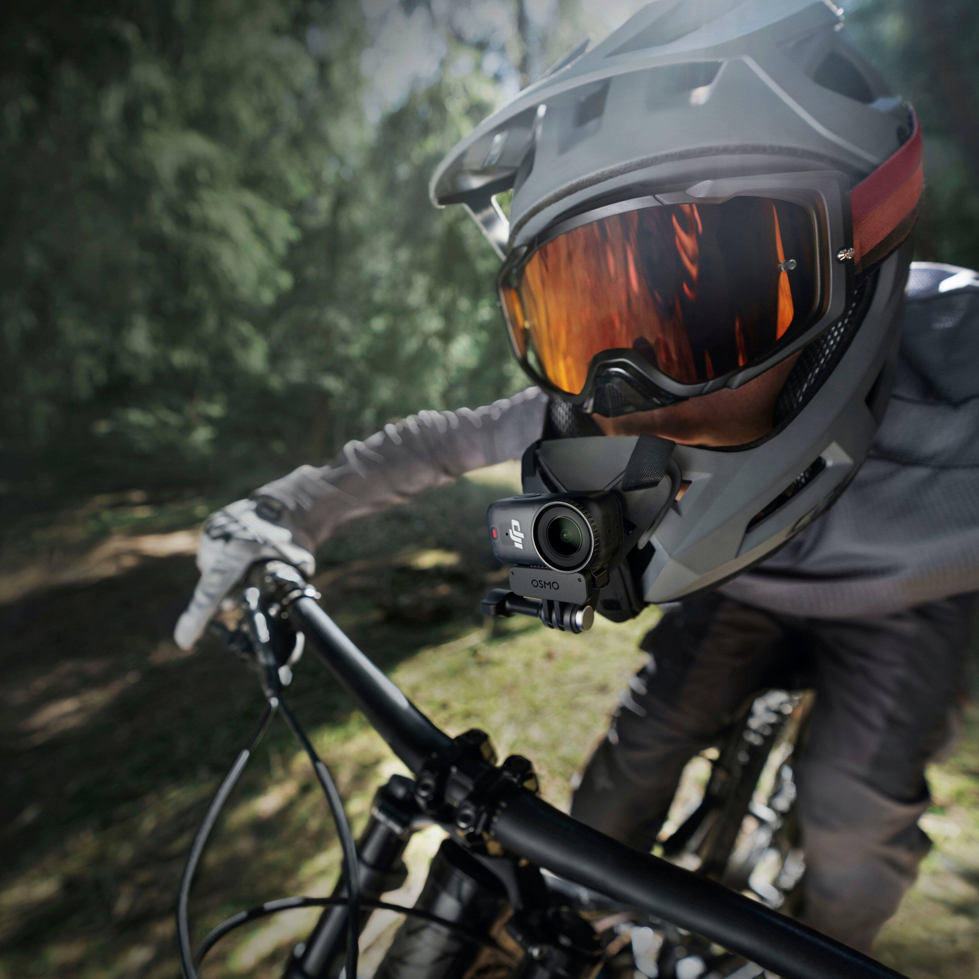 Alt View 2. DJI - OSMO NANO Standard Combo (128GB) - Black.